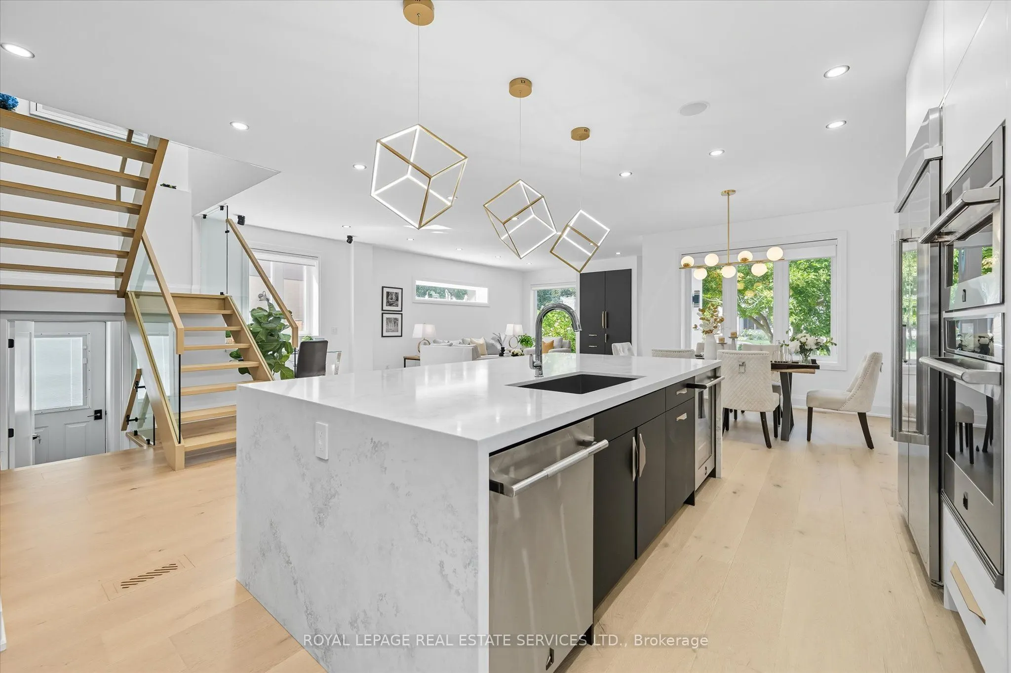 396 River Side Drive