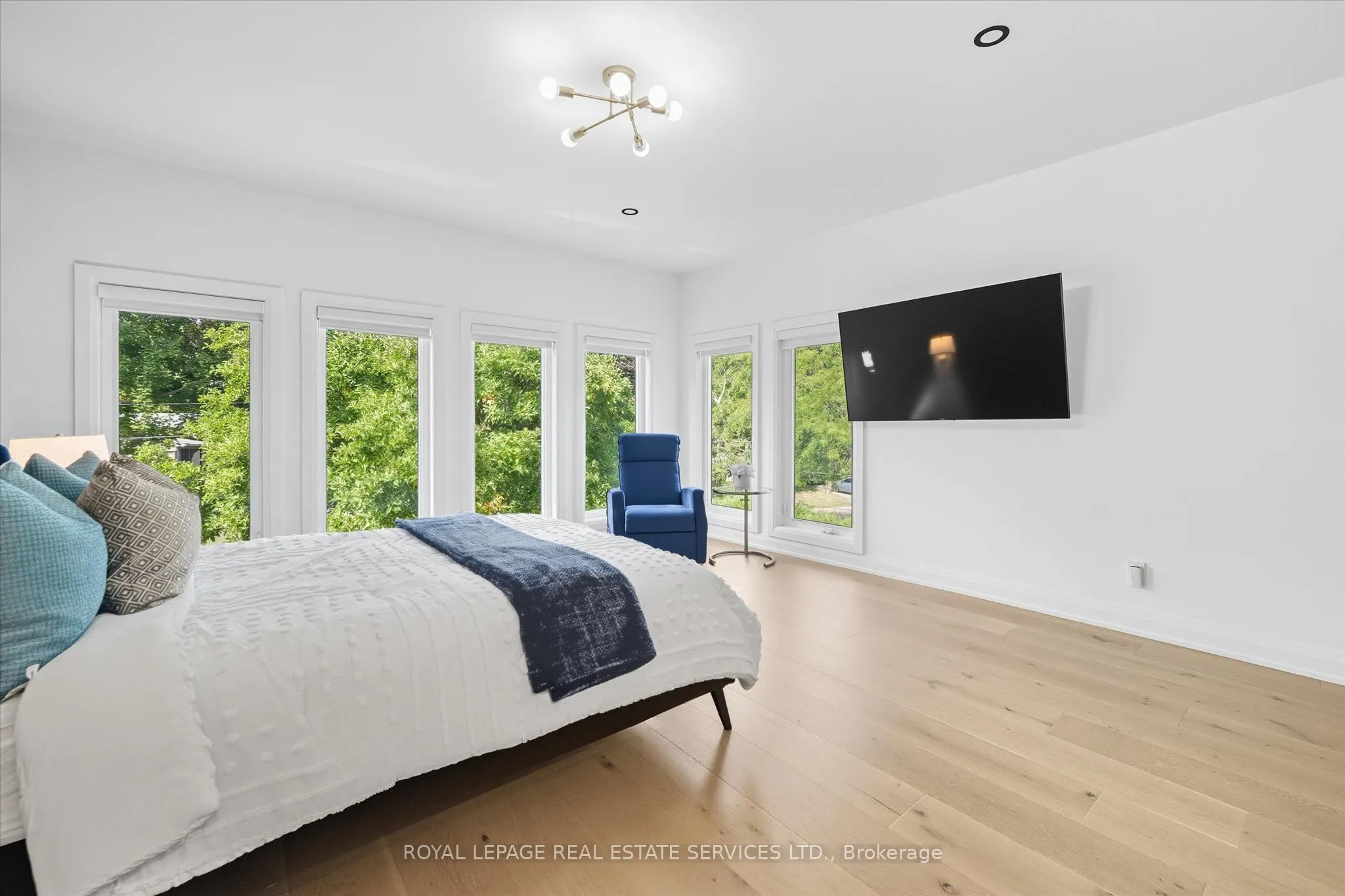 396 River Side Drive
