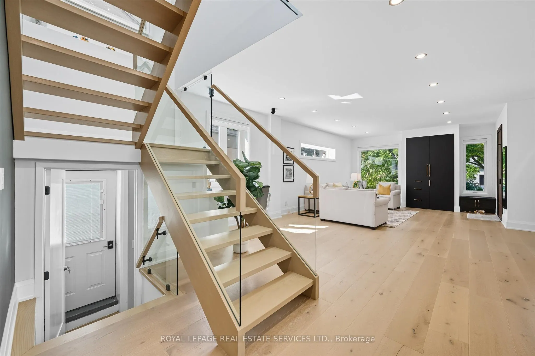 396 River Side Drive