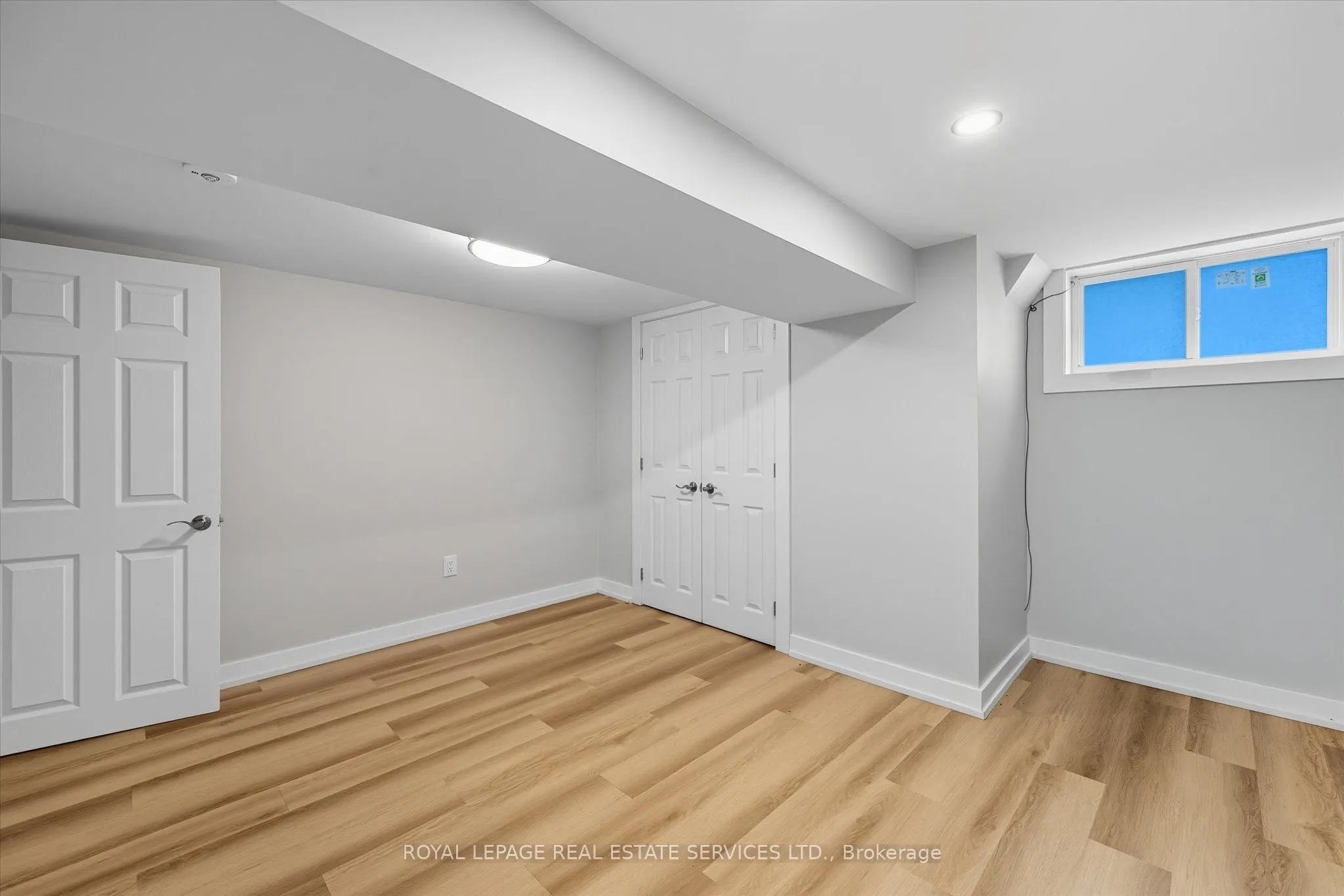 396 River Side Drive