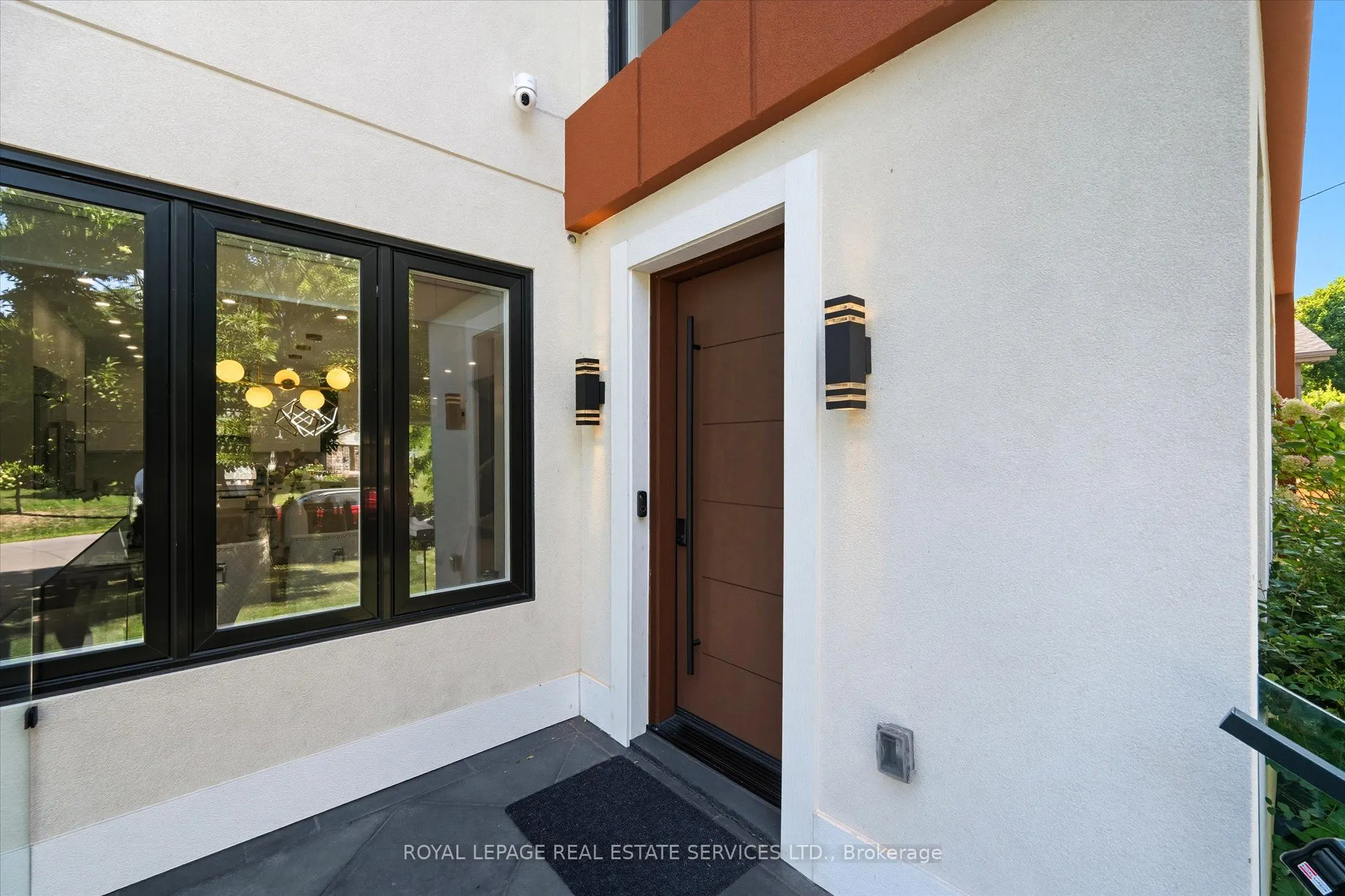 396 River Side Drive