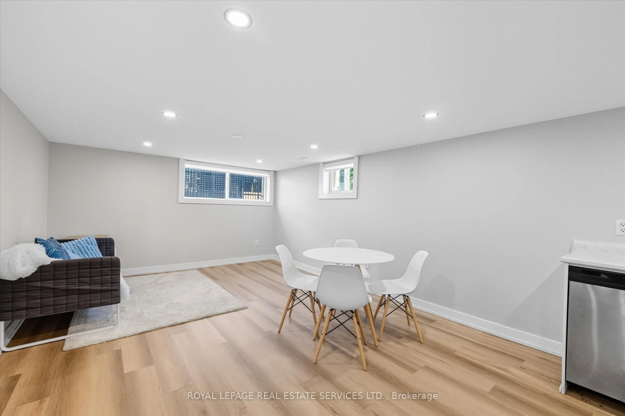 396 River Side Drive