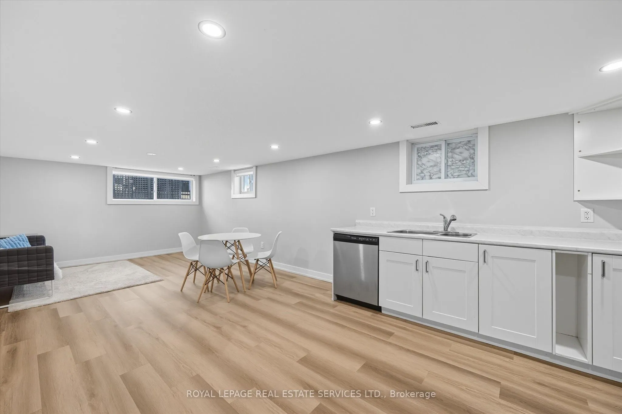 396 River Side Drive