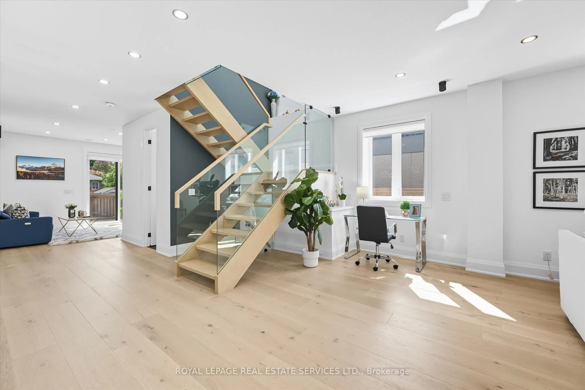 396 River Side Drive