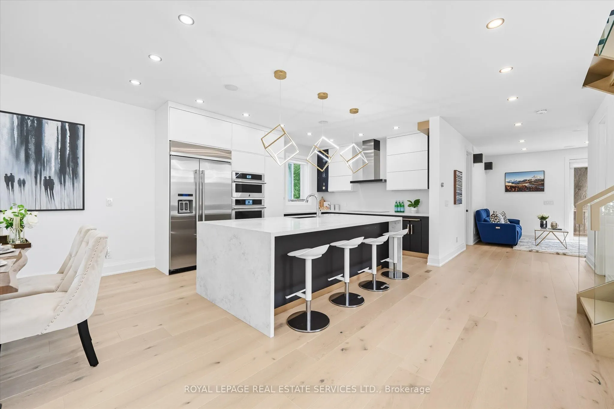 396 River Side Drive