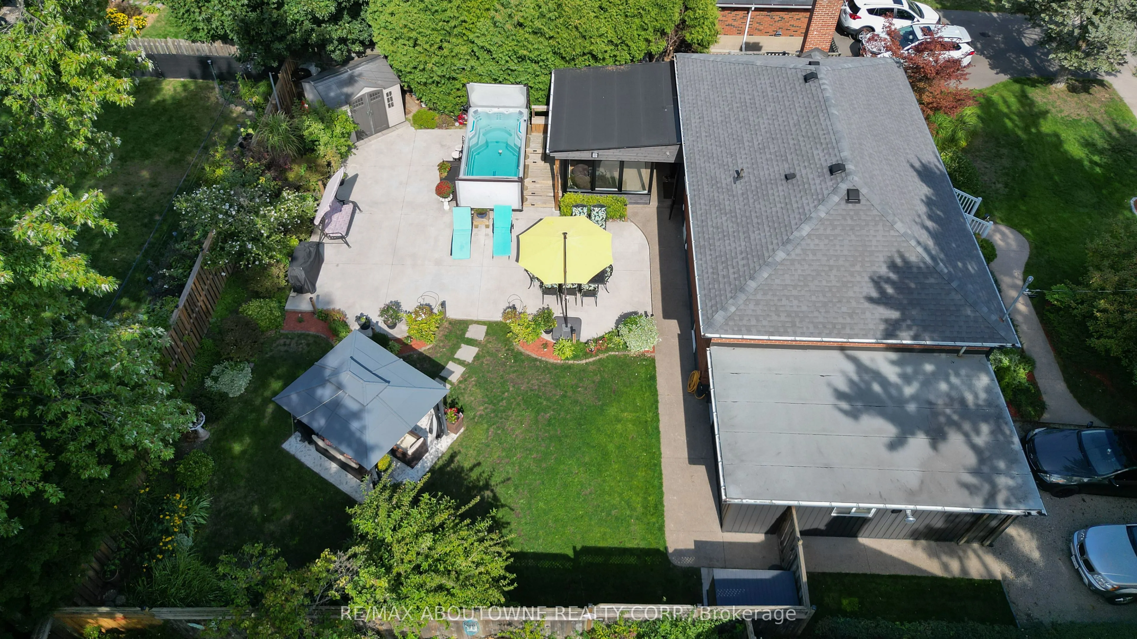 2105 Maplewood Drive