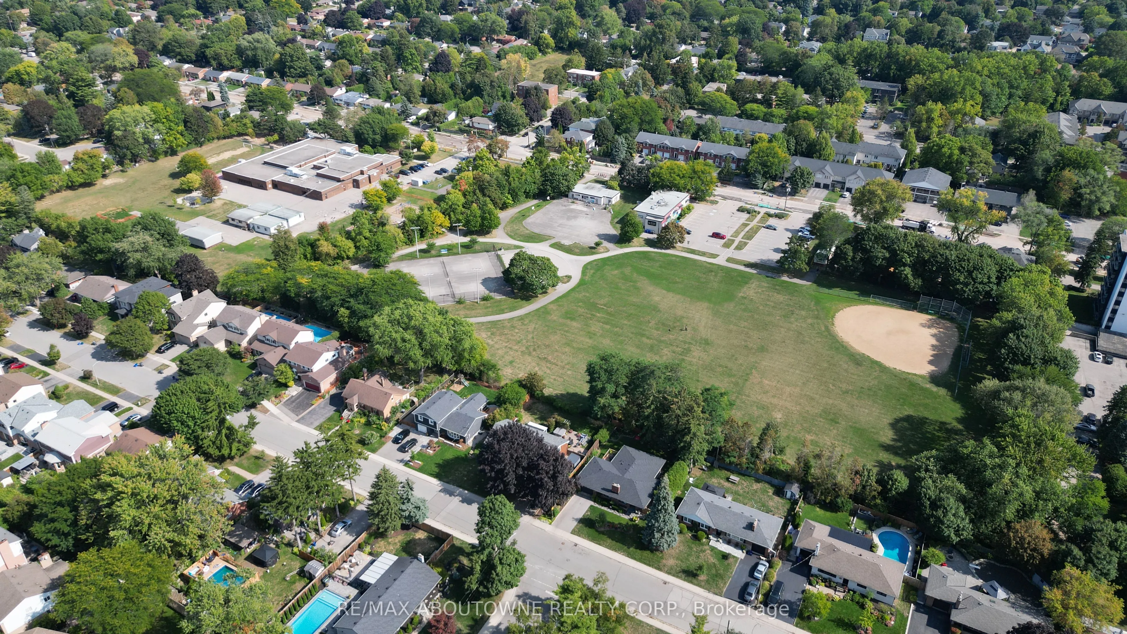 2105 Maplewood Drive