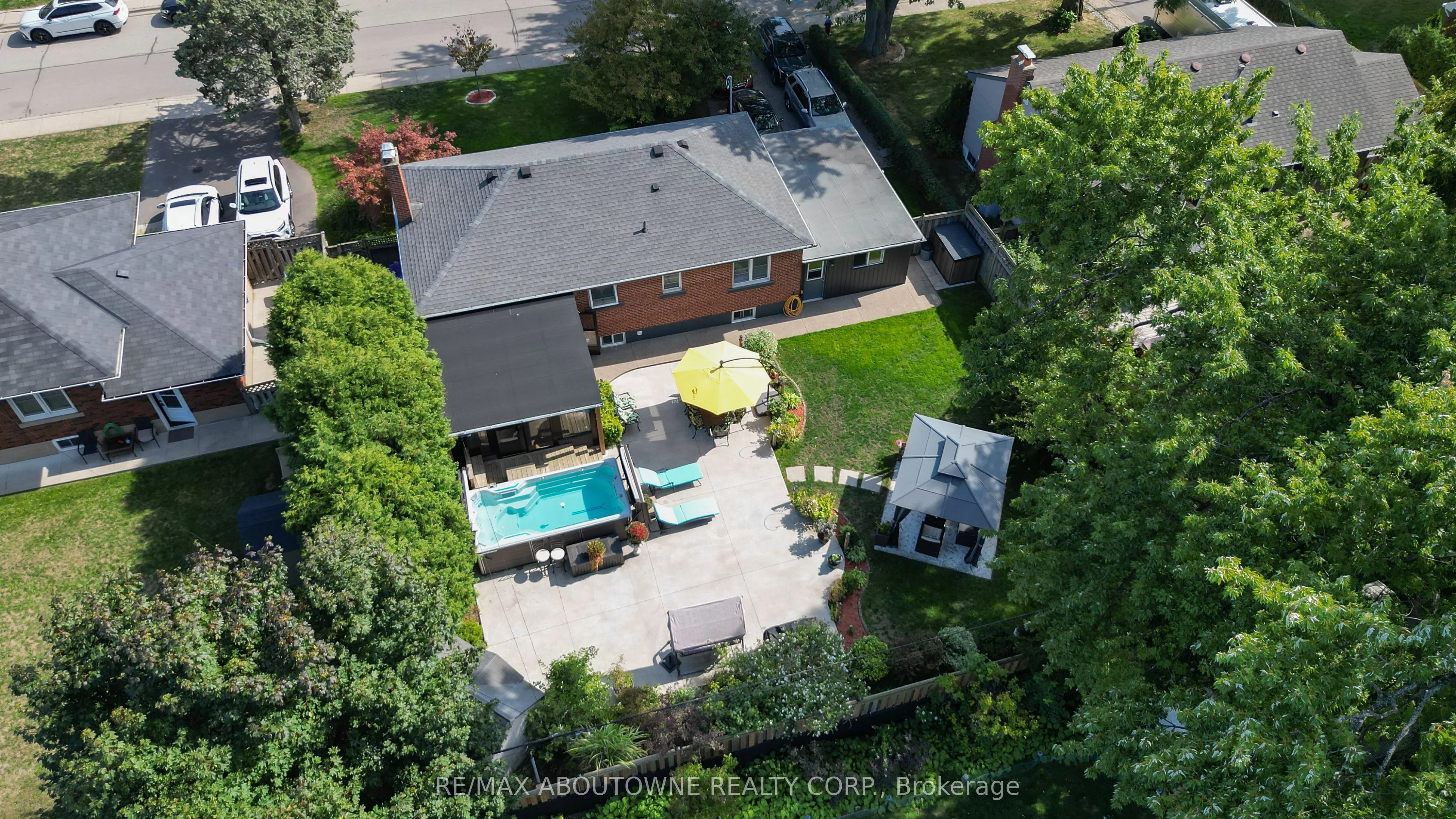 2105 Maplewood Drive