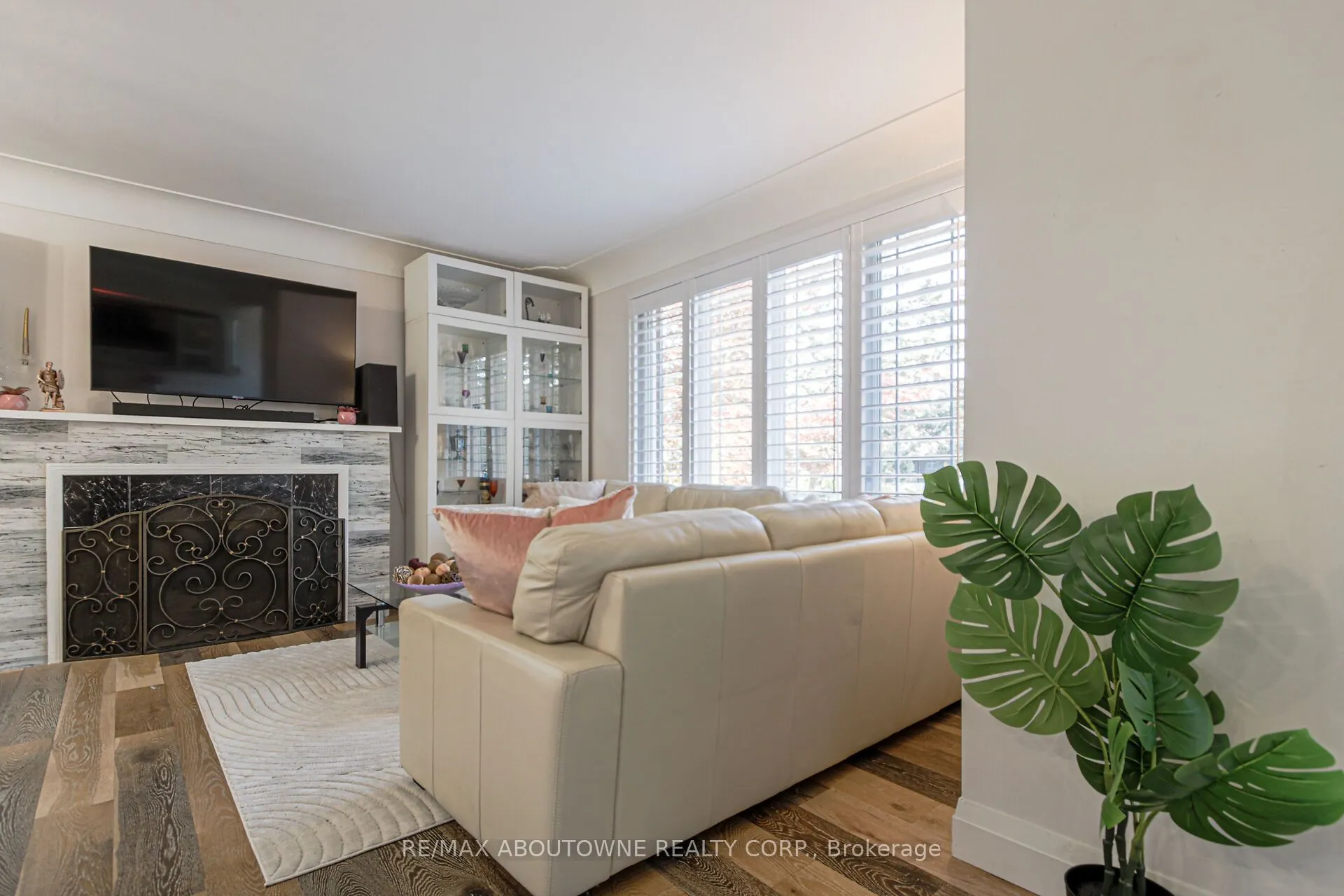 2105 Maplewood Drive