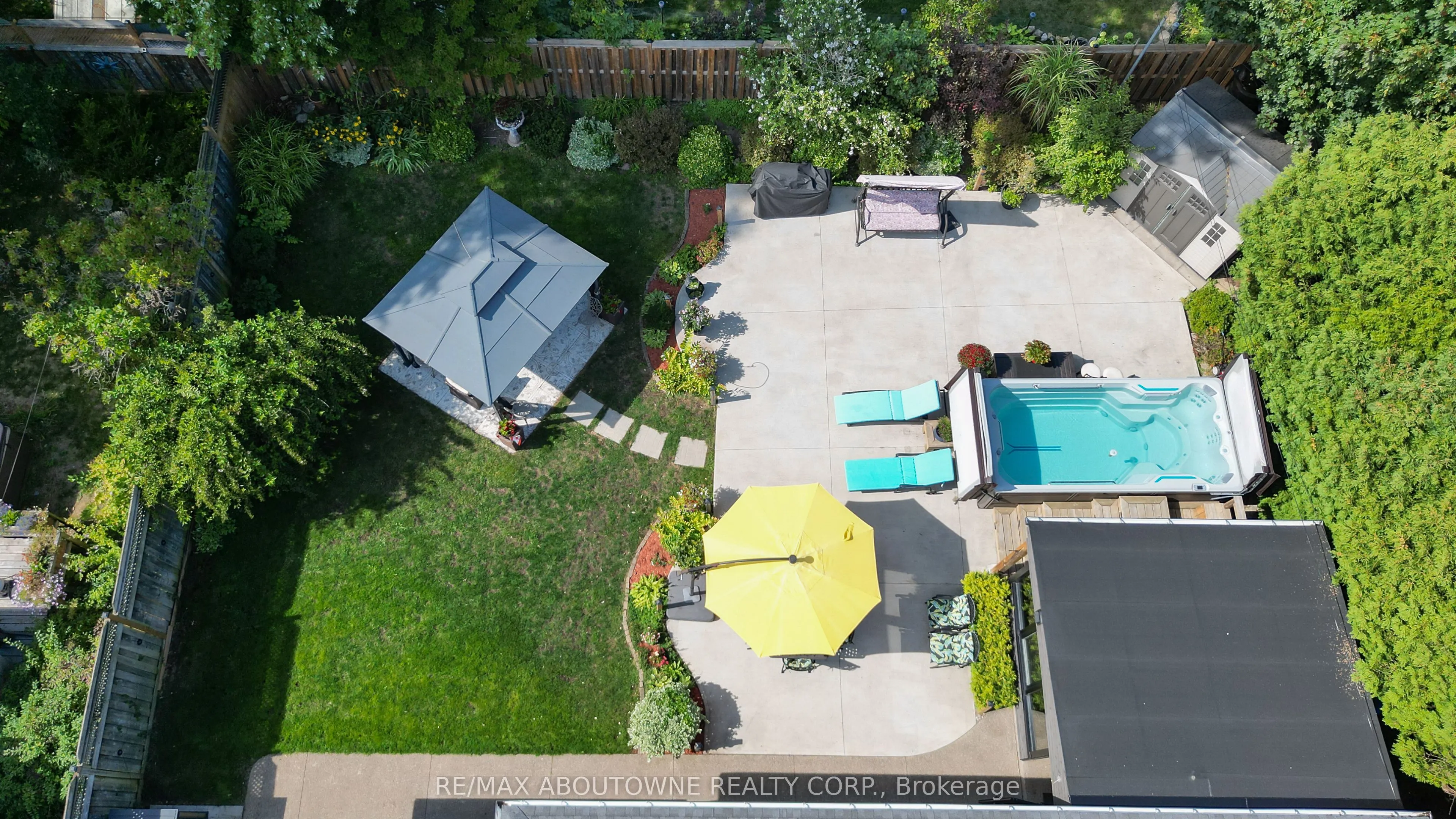 2105 Maplewood Drive