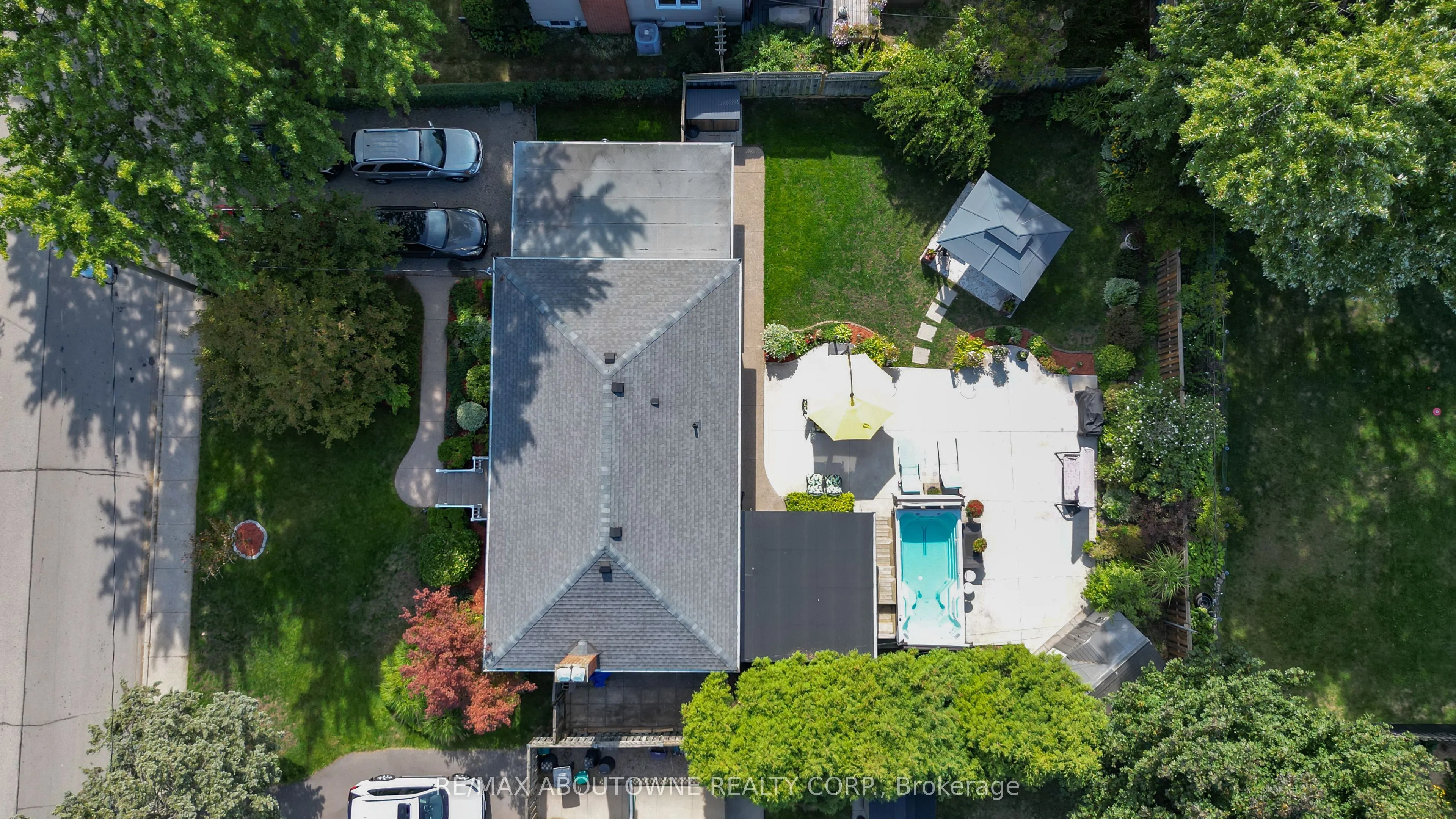 2105 Maplewood Drive