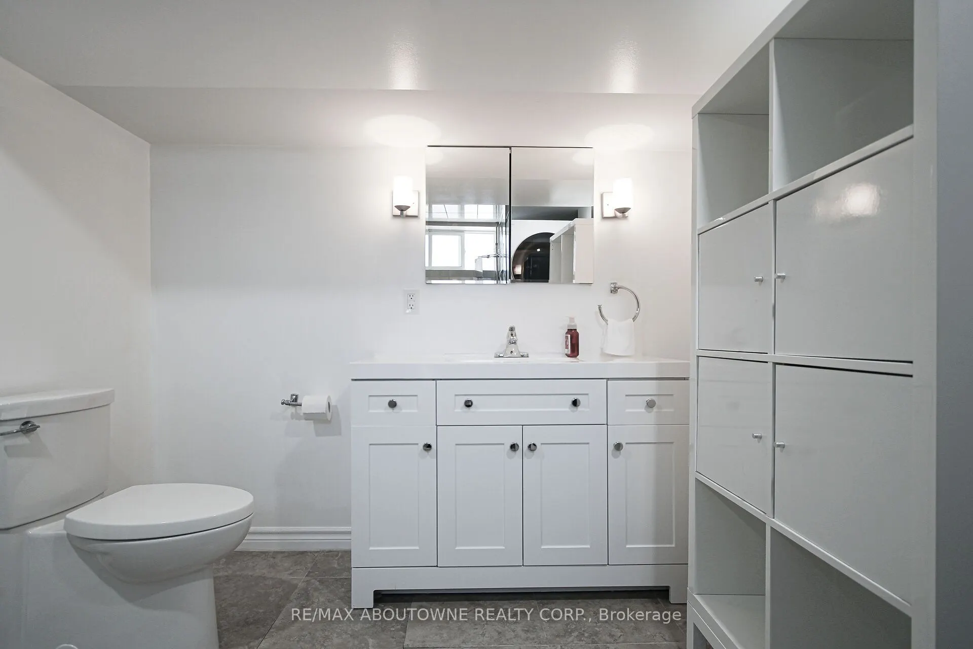 2105 Maplewood Drive