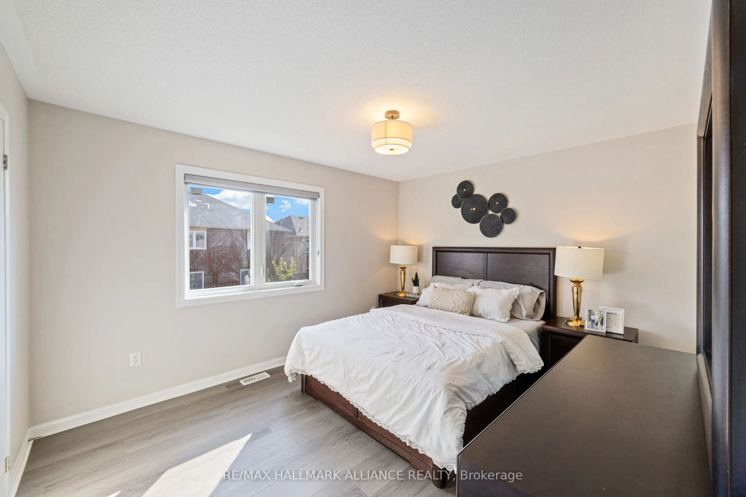 402 Schreyer Crescent
