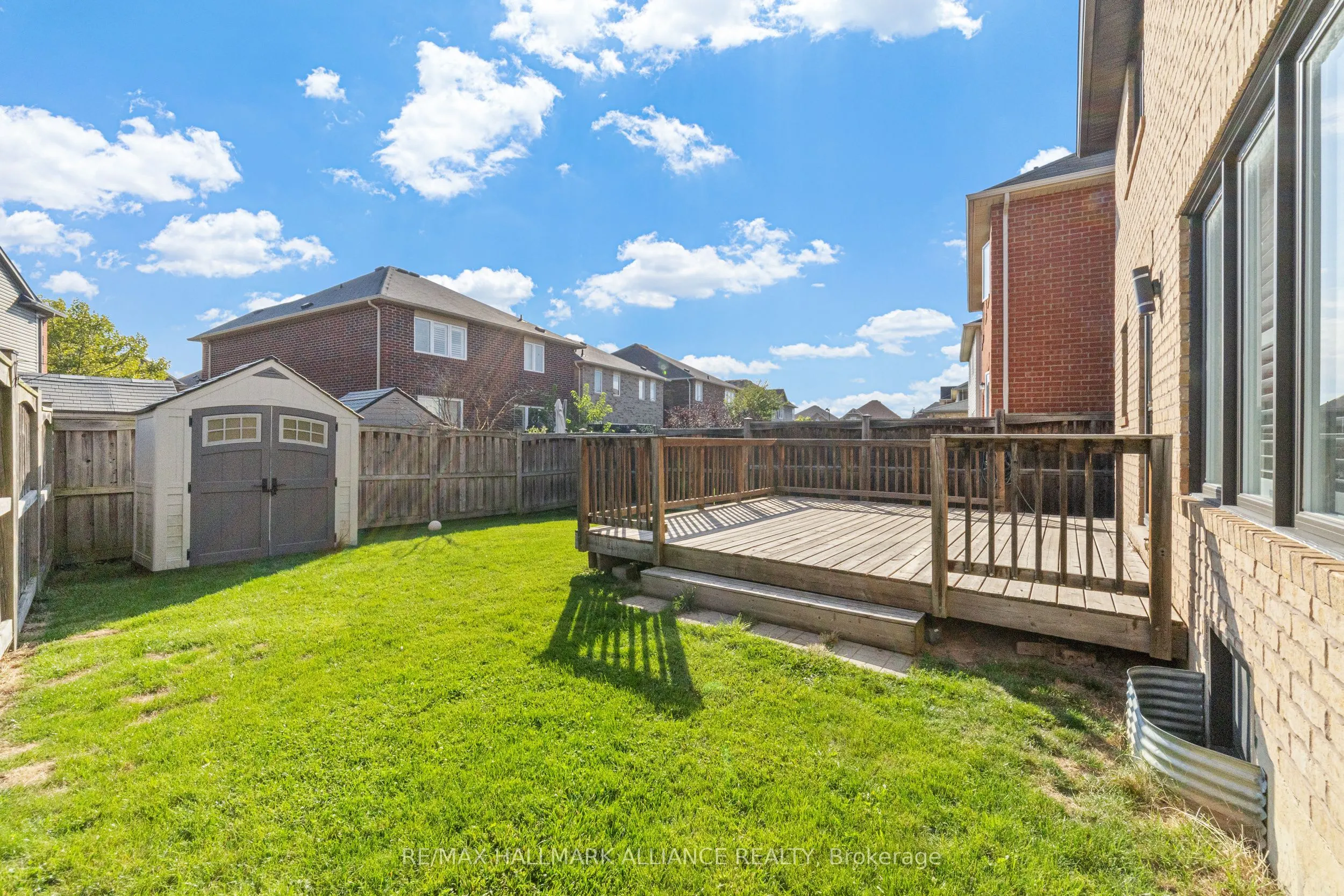 402 Schreyer Crescent