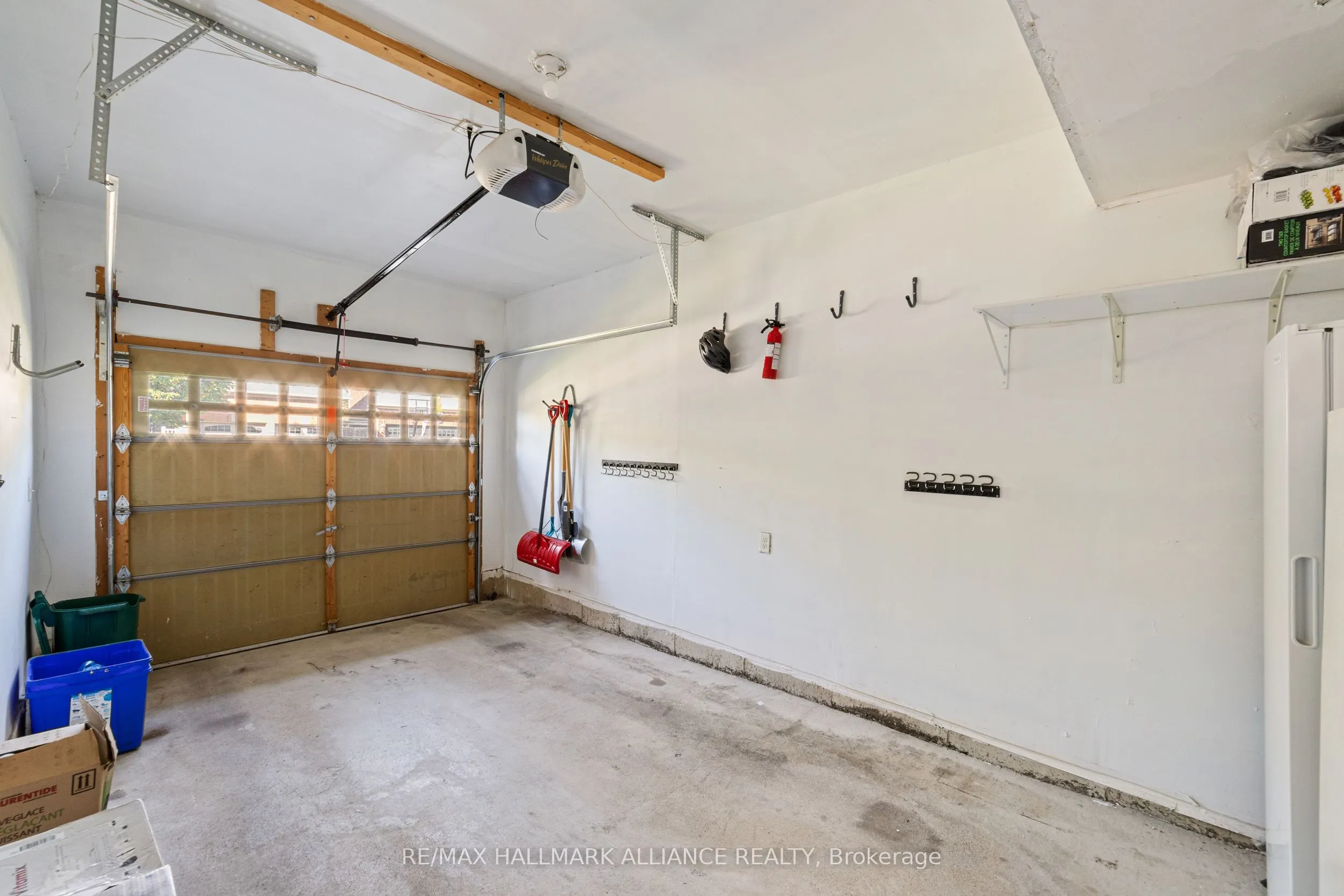 402 Schreyer Crescent