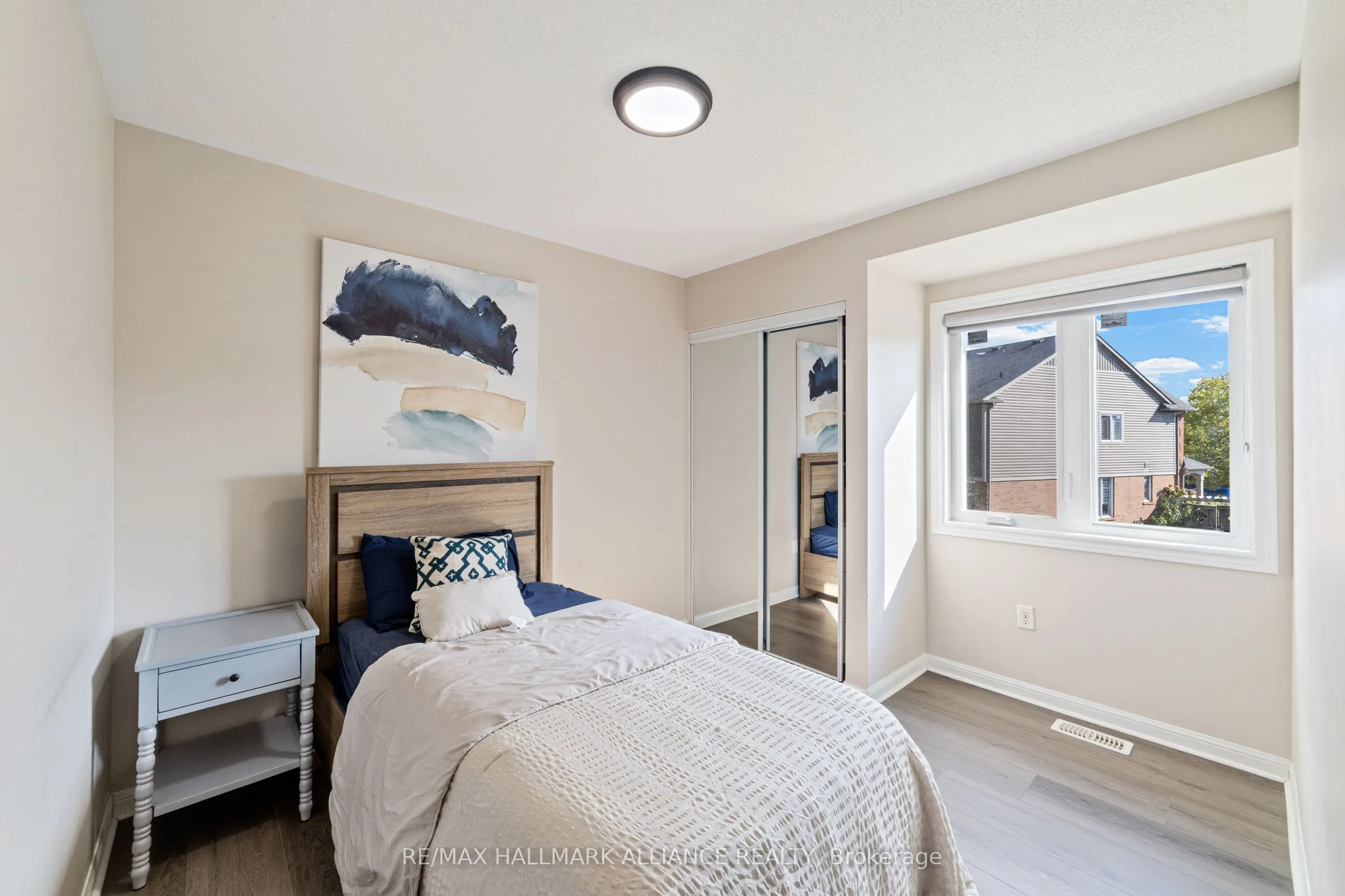 402 Schreyer Crescent
