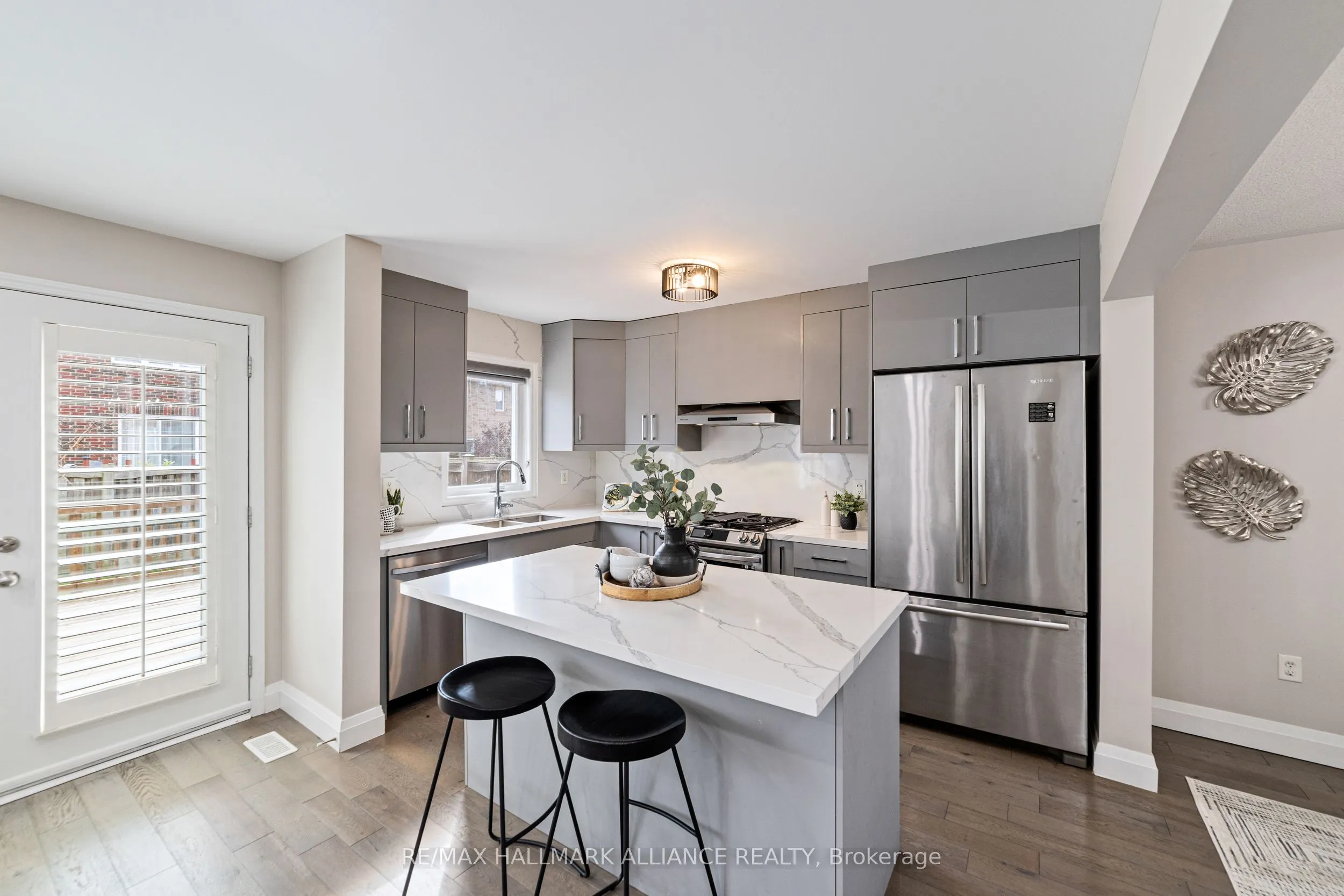 402 Schreyer Crescent