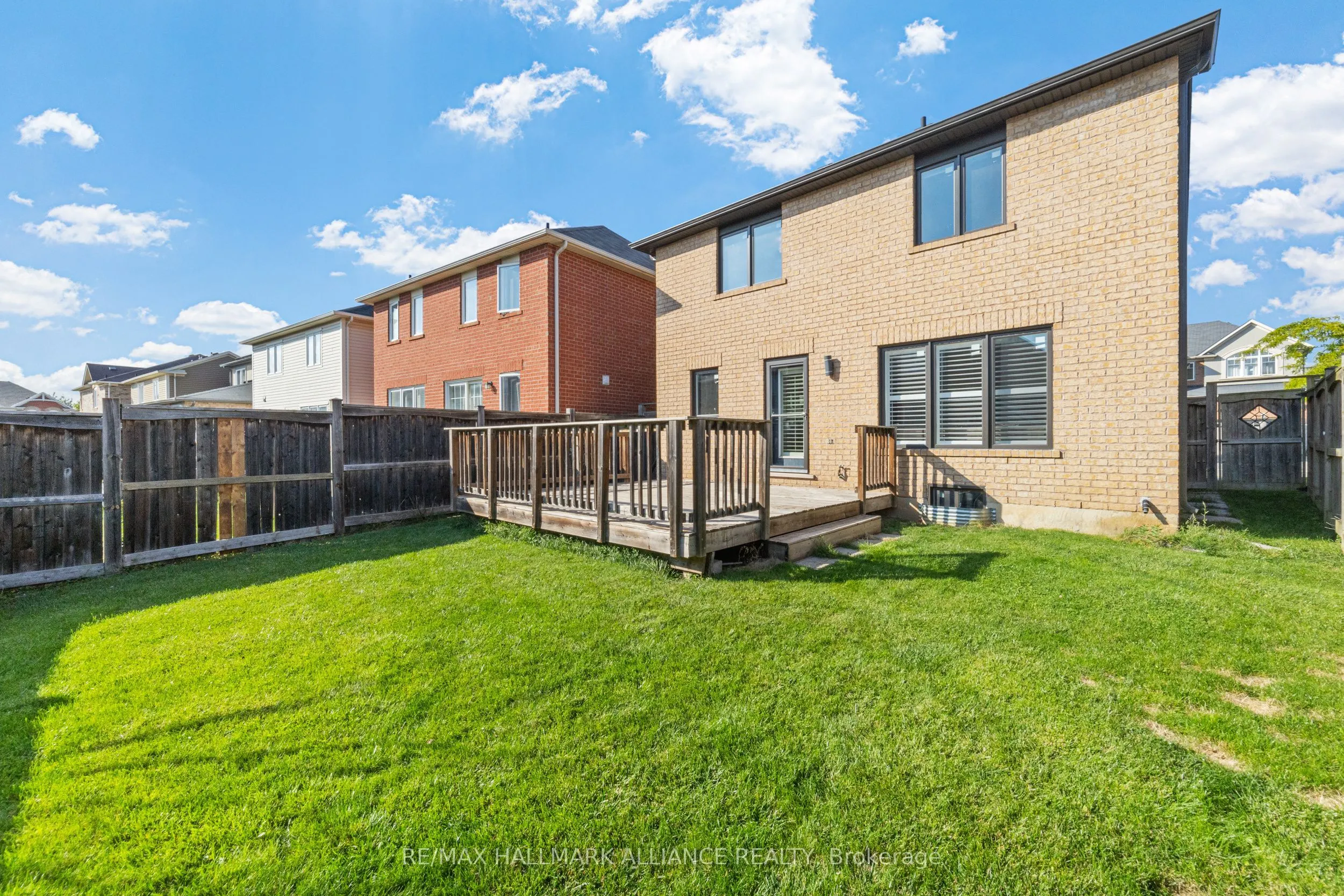 402 Schreyer Crescent