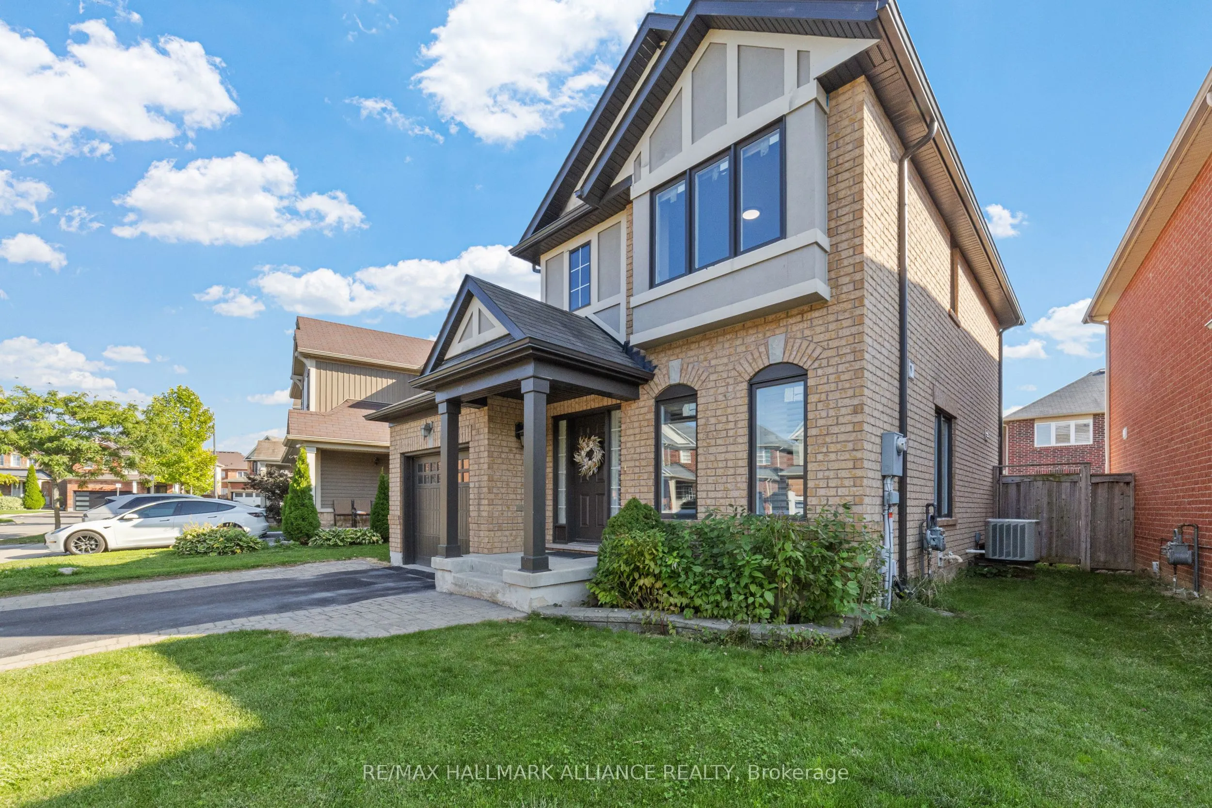 402 Schreyer Crescent