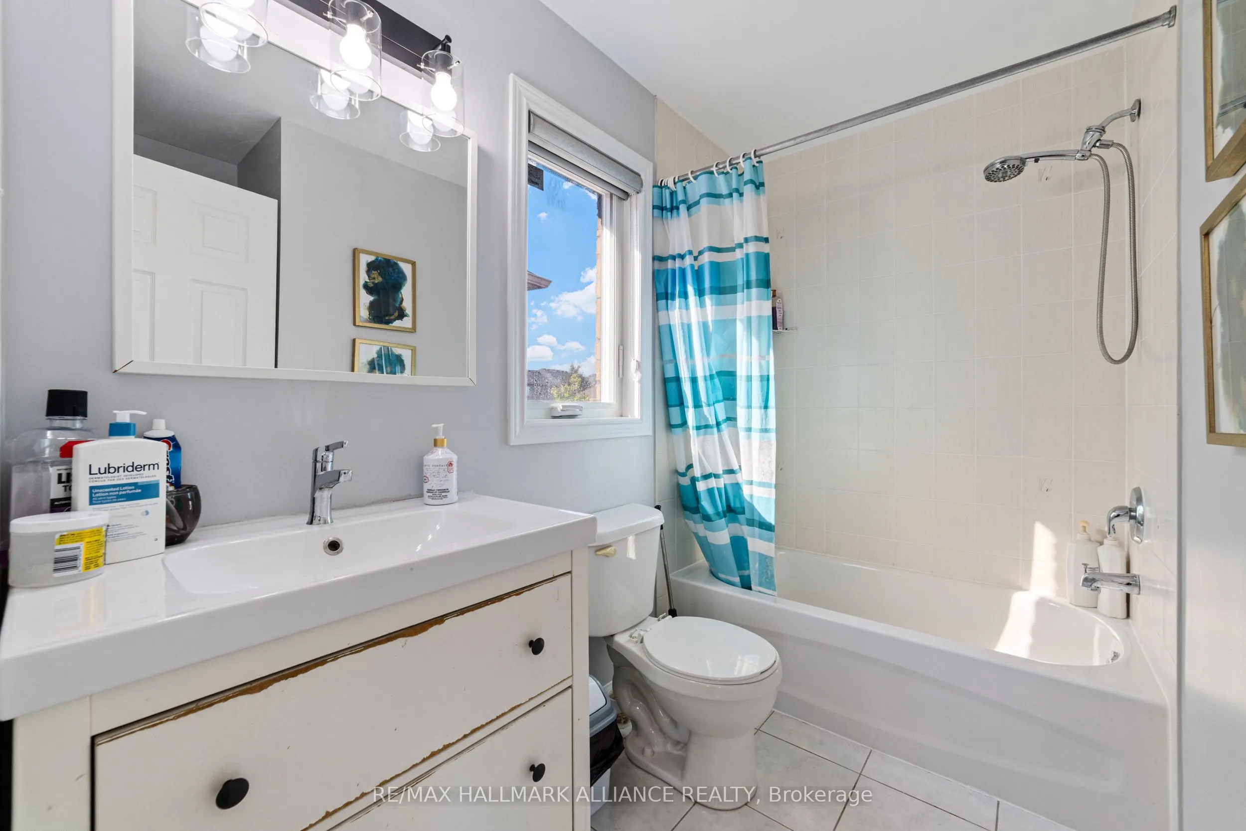 402 Schreyer Crescent