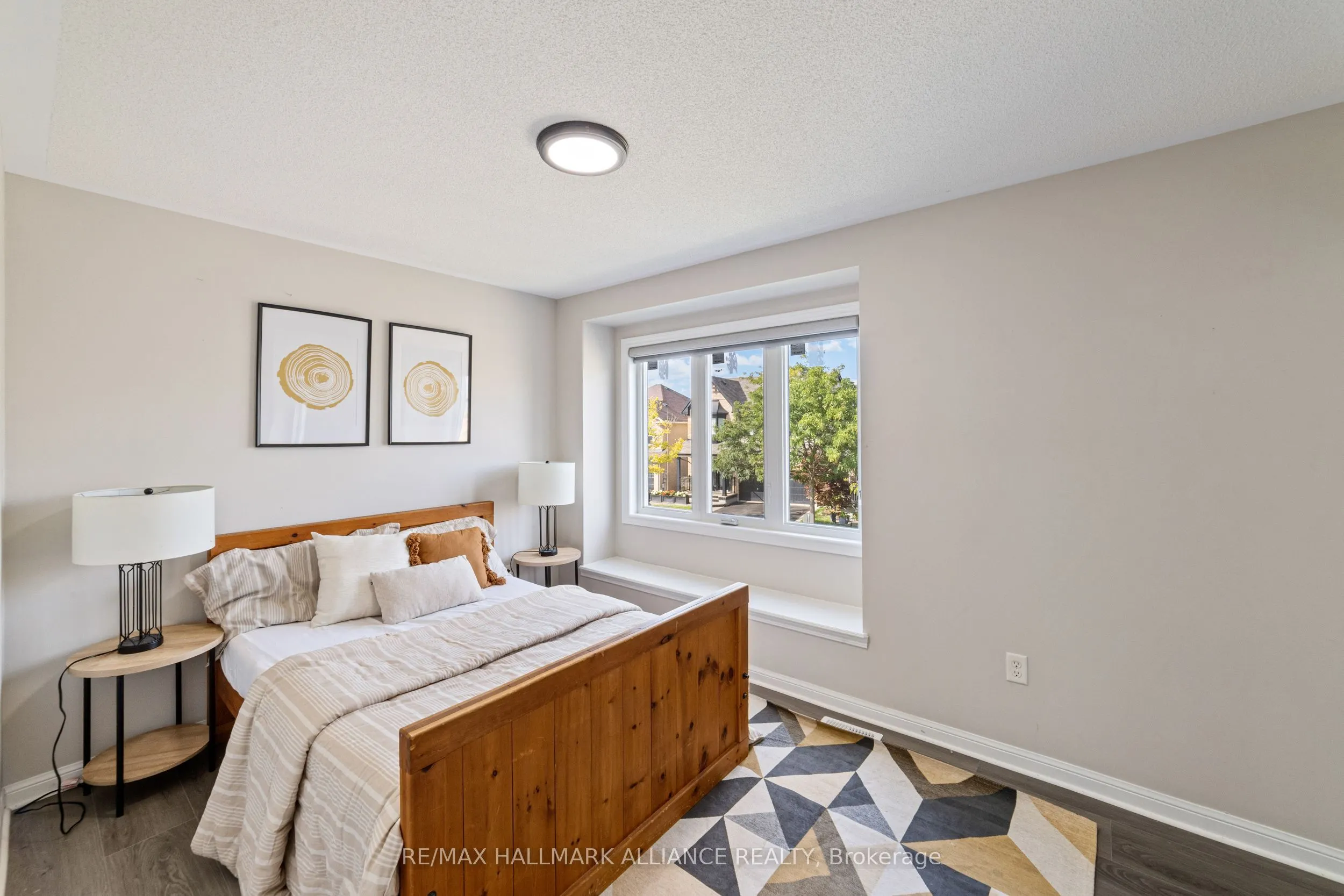402 Schreyer Crescent