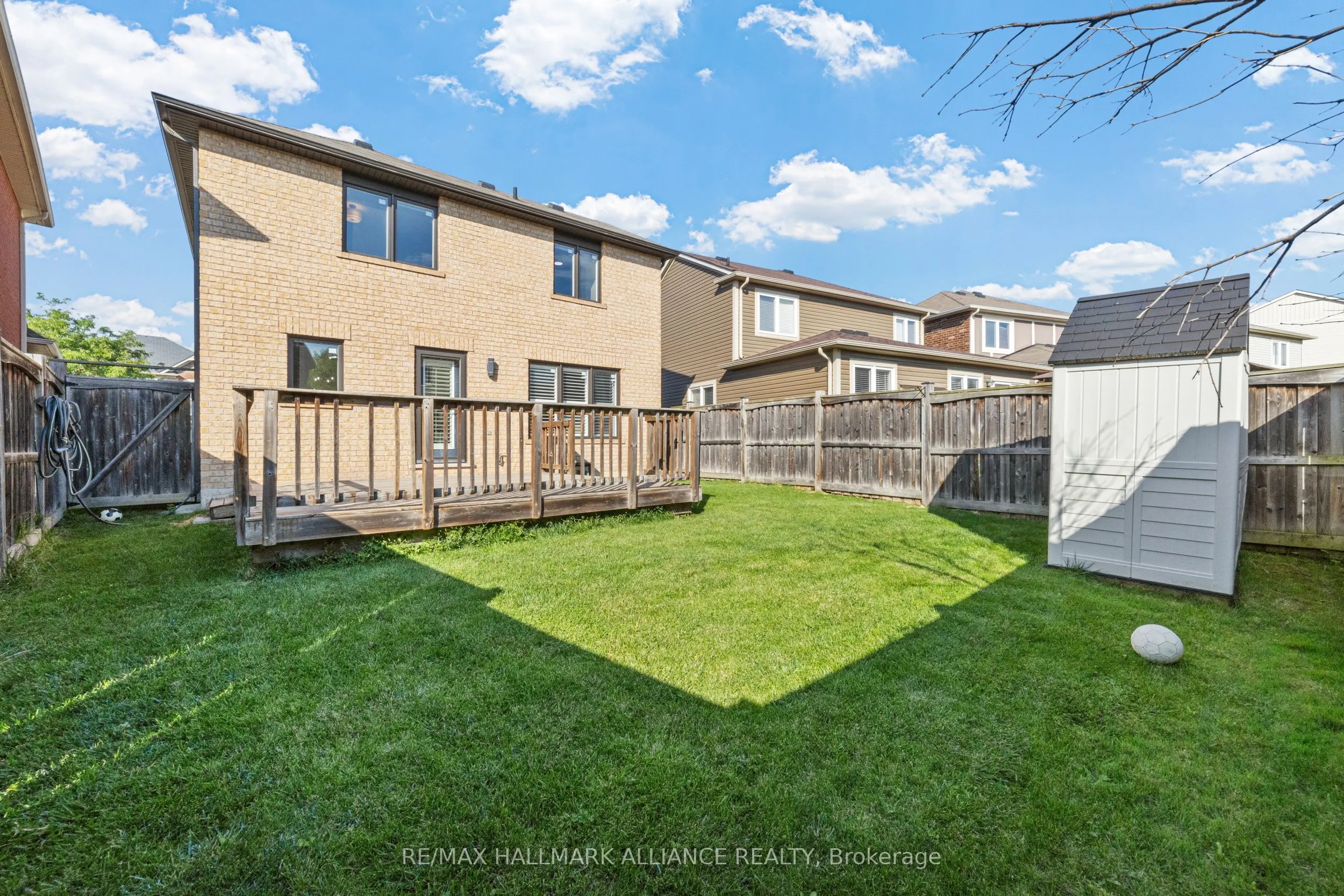 402 Schreyer Crescent
