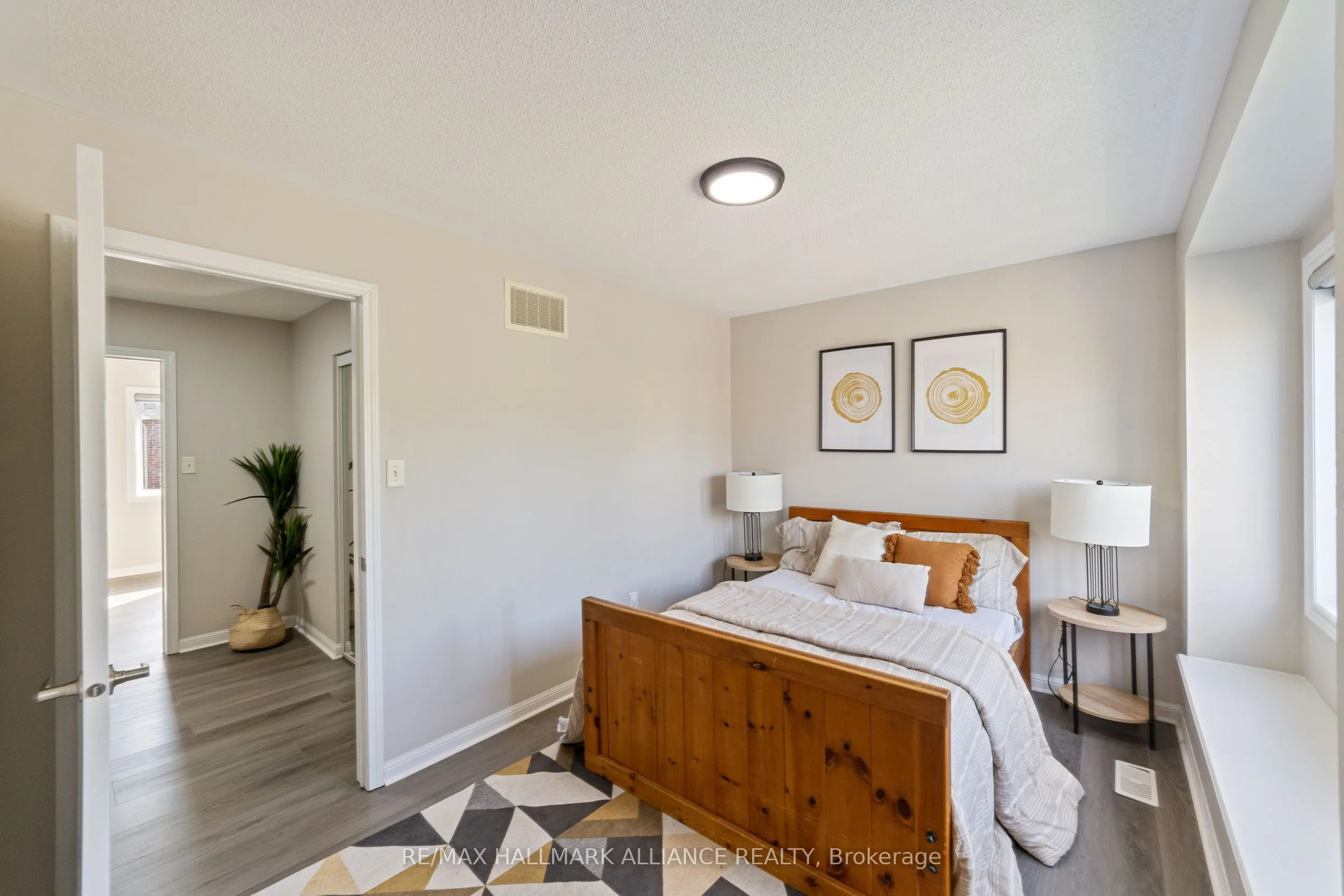 402 Schreyer Crescent