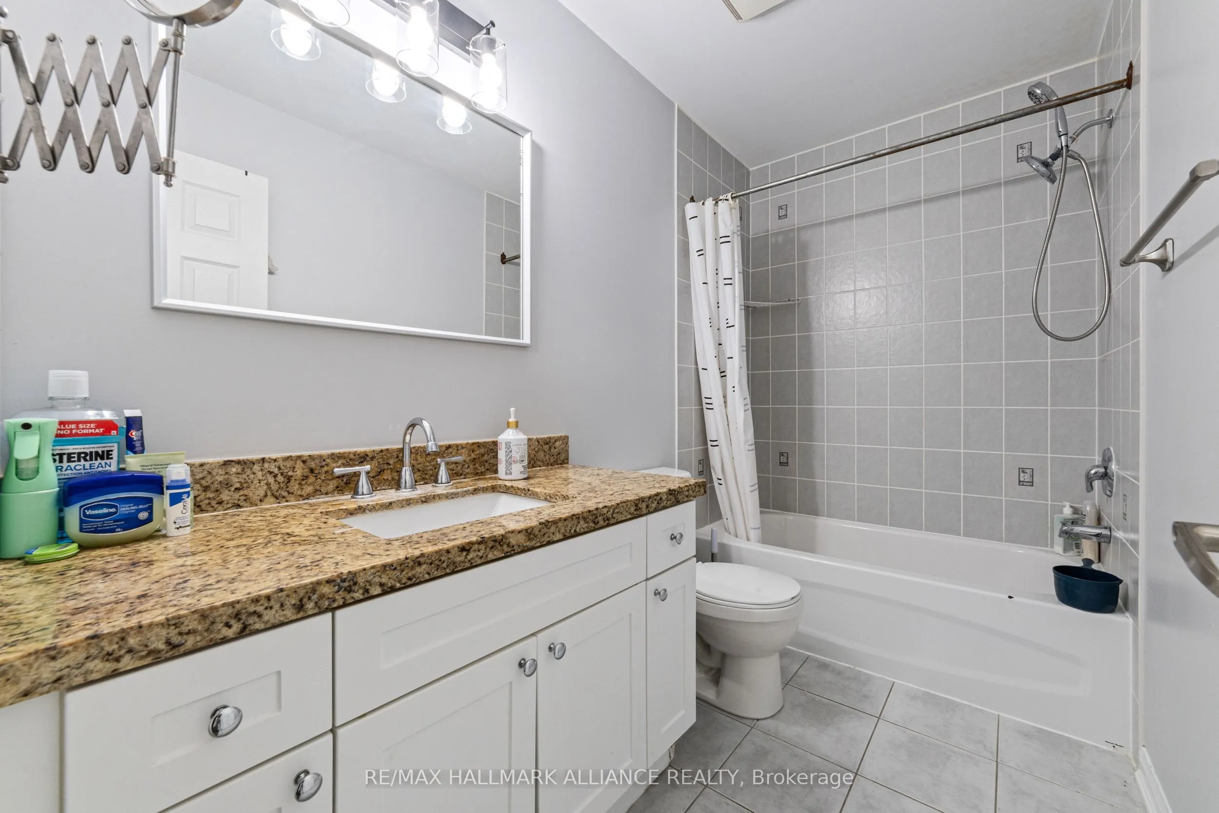 402 Schreyer Crescent