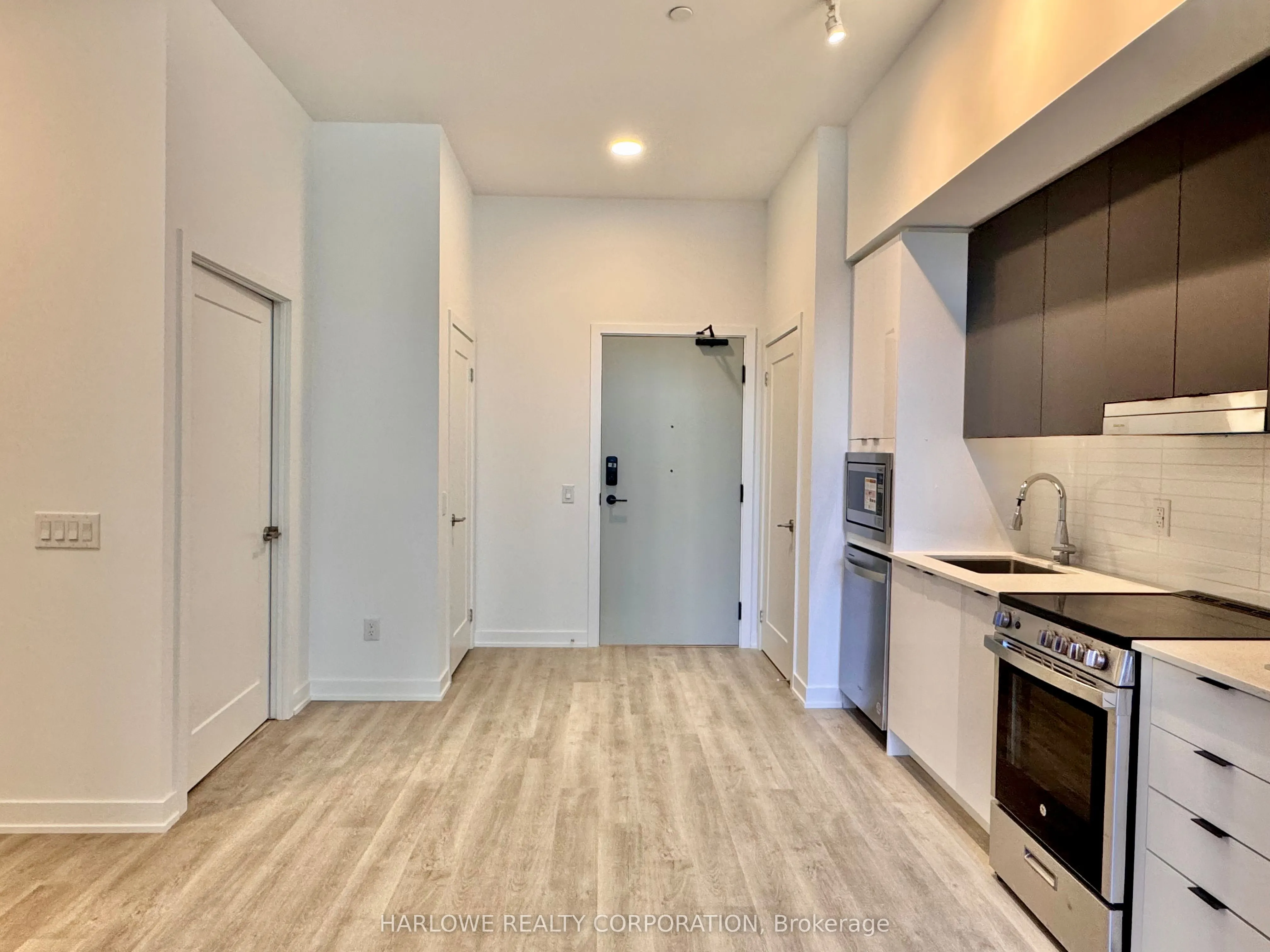 5105 Hurontario Street, #212