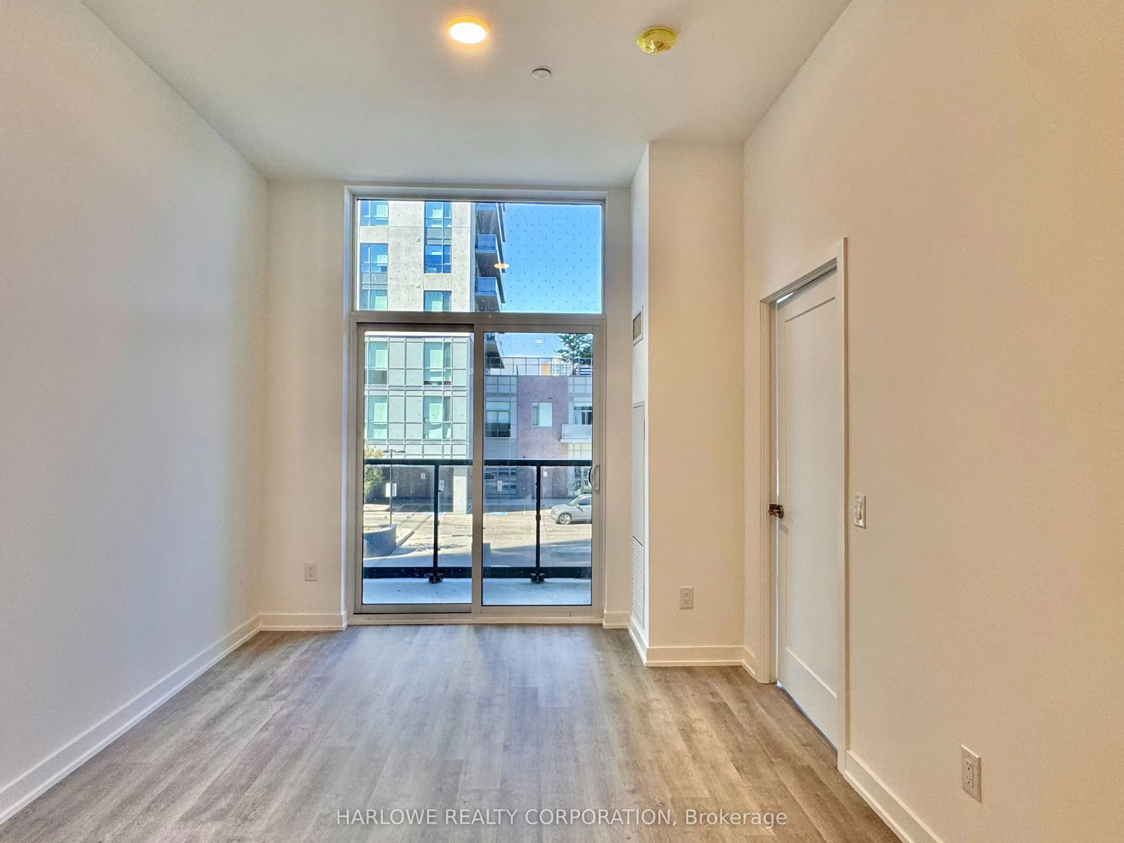 5105 Hurontario Street, #212