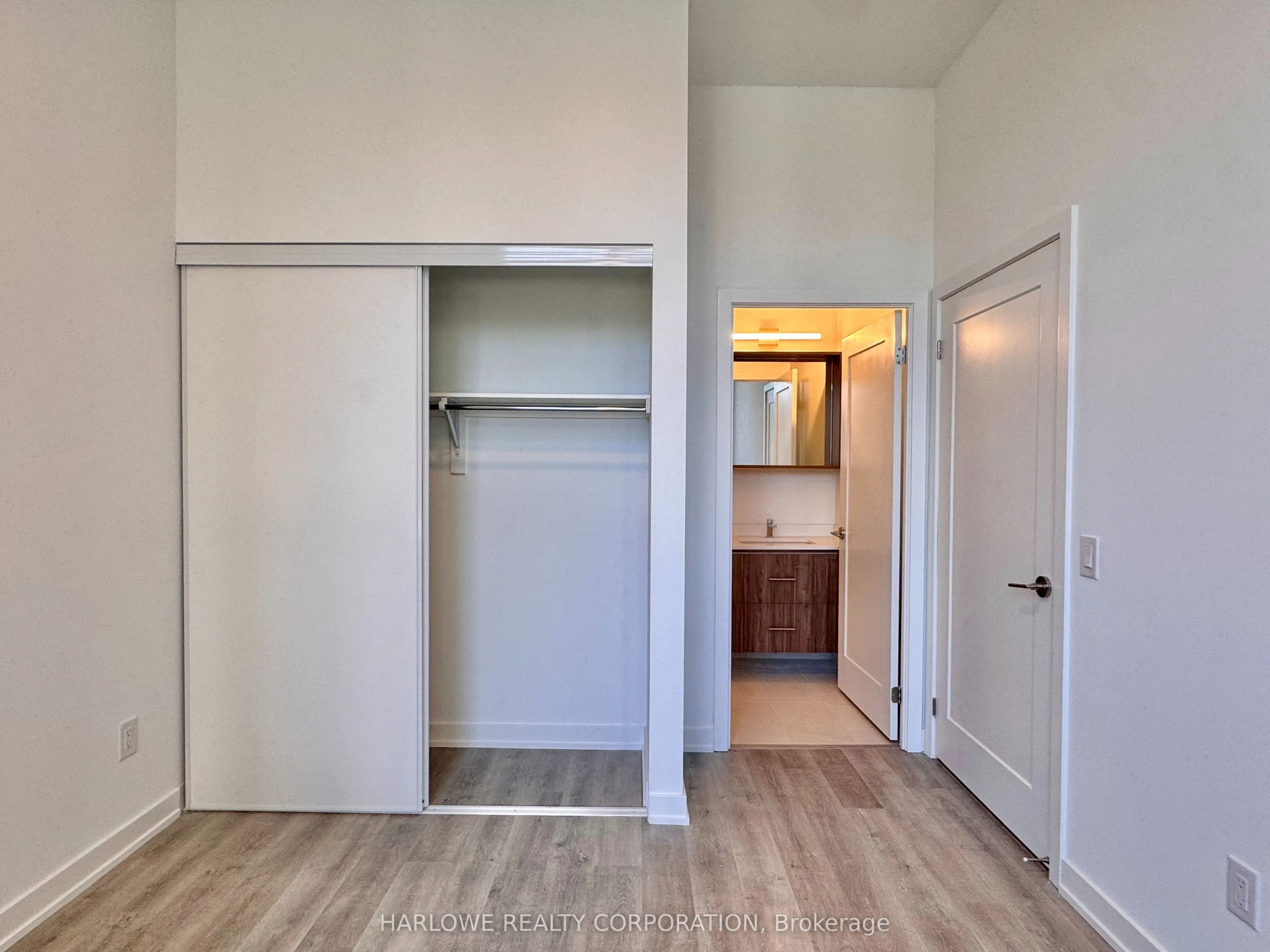 5105 Hurontario Street, #212