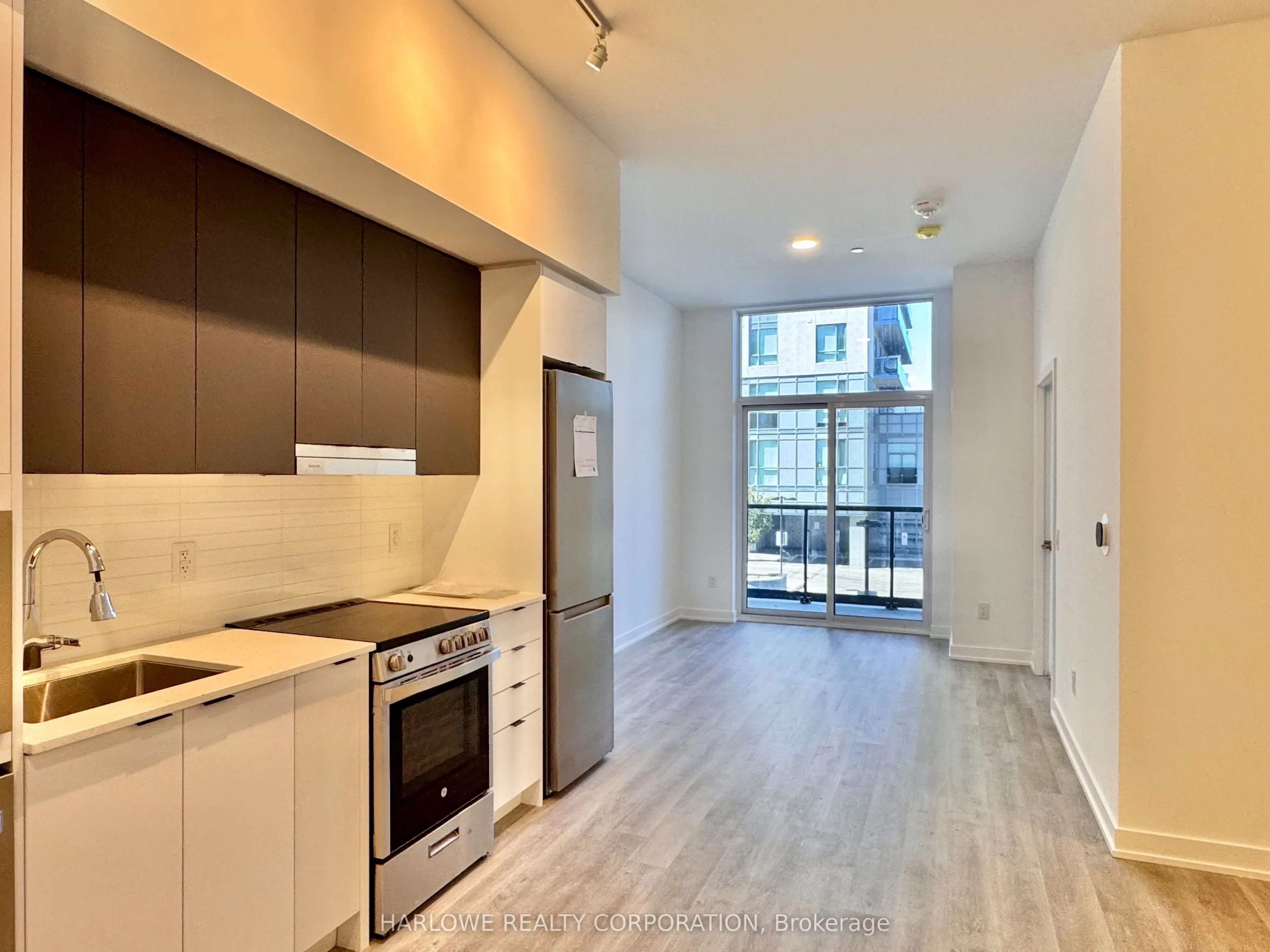 5105 Hurontario Street, #212