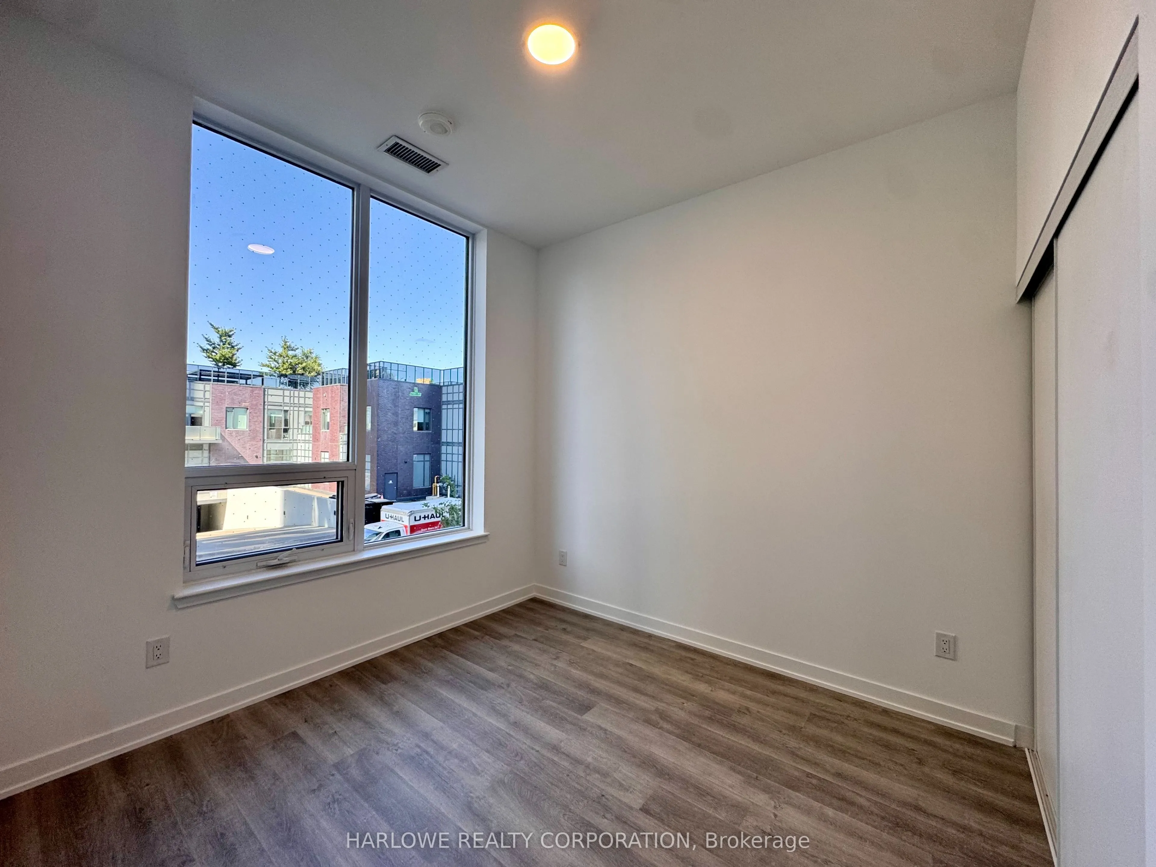 5105 Hurontario Street, #212