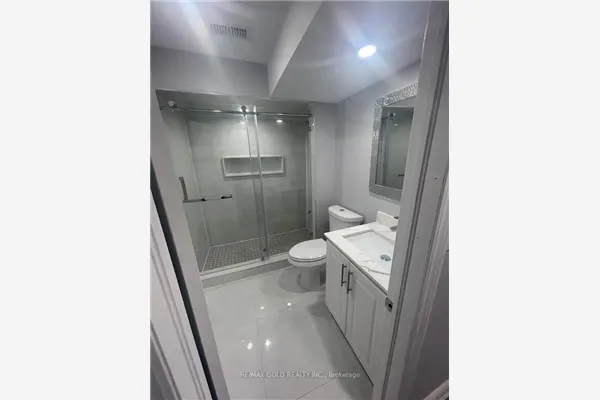 15 Eastman Road