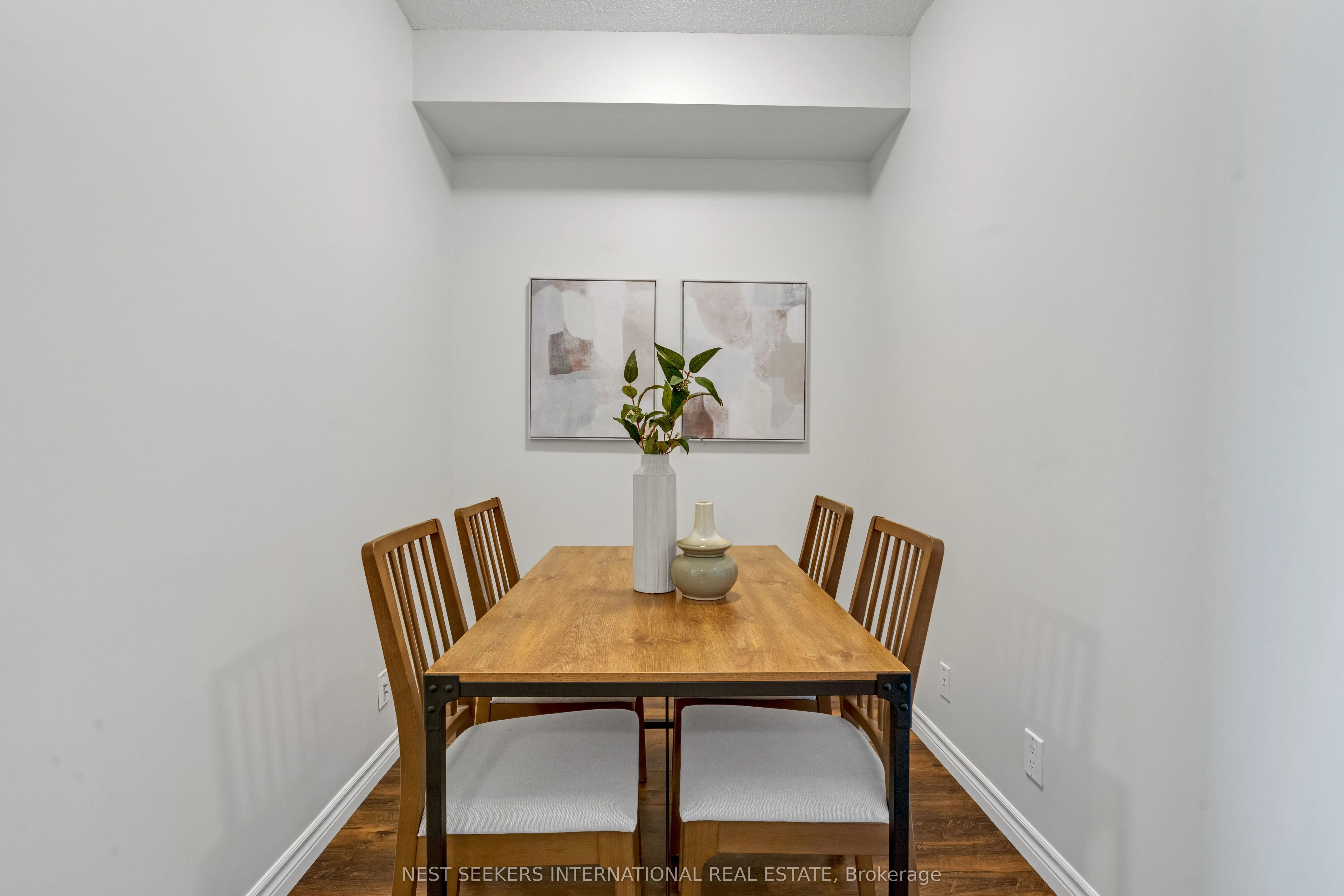 220 Burnhamthorpe Road W, #501
