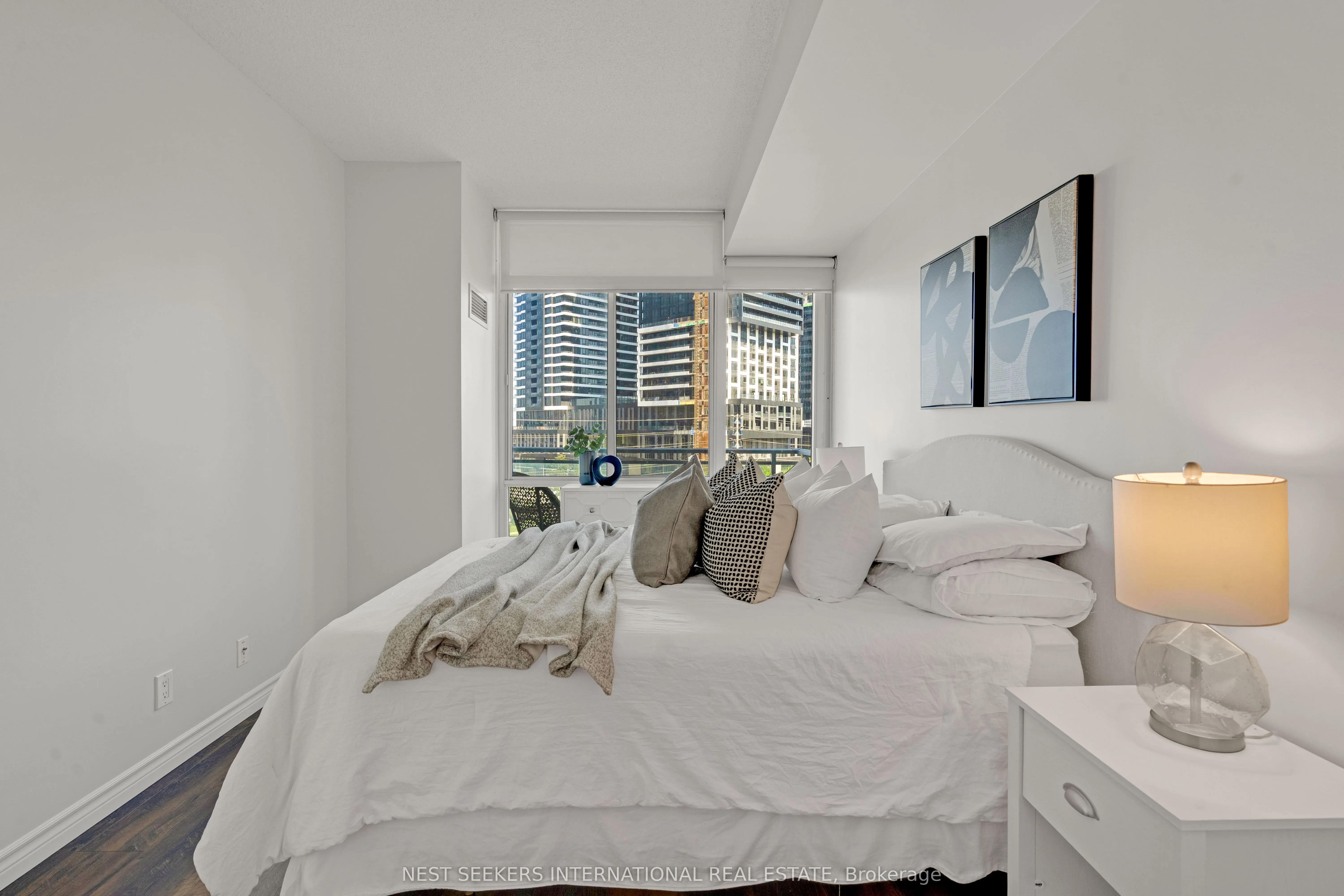 220 Burnhamthorpe Road W, #501