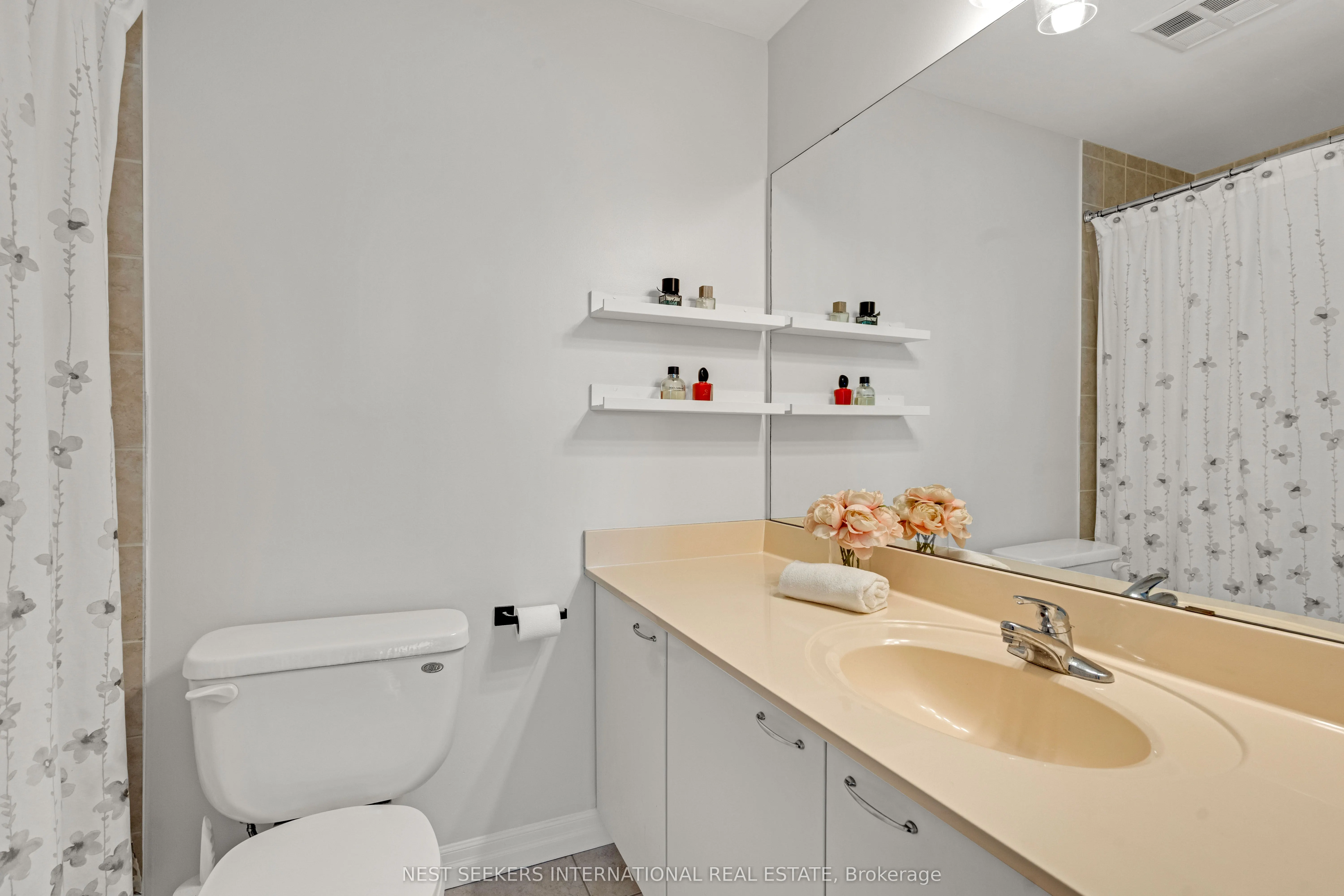 220 Burnhamthorpe Road W, #501
