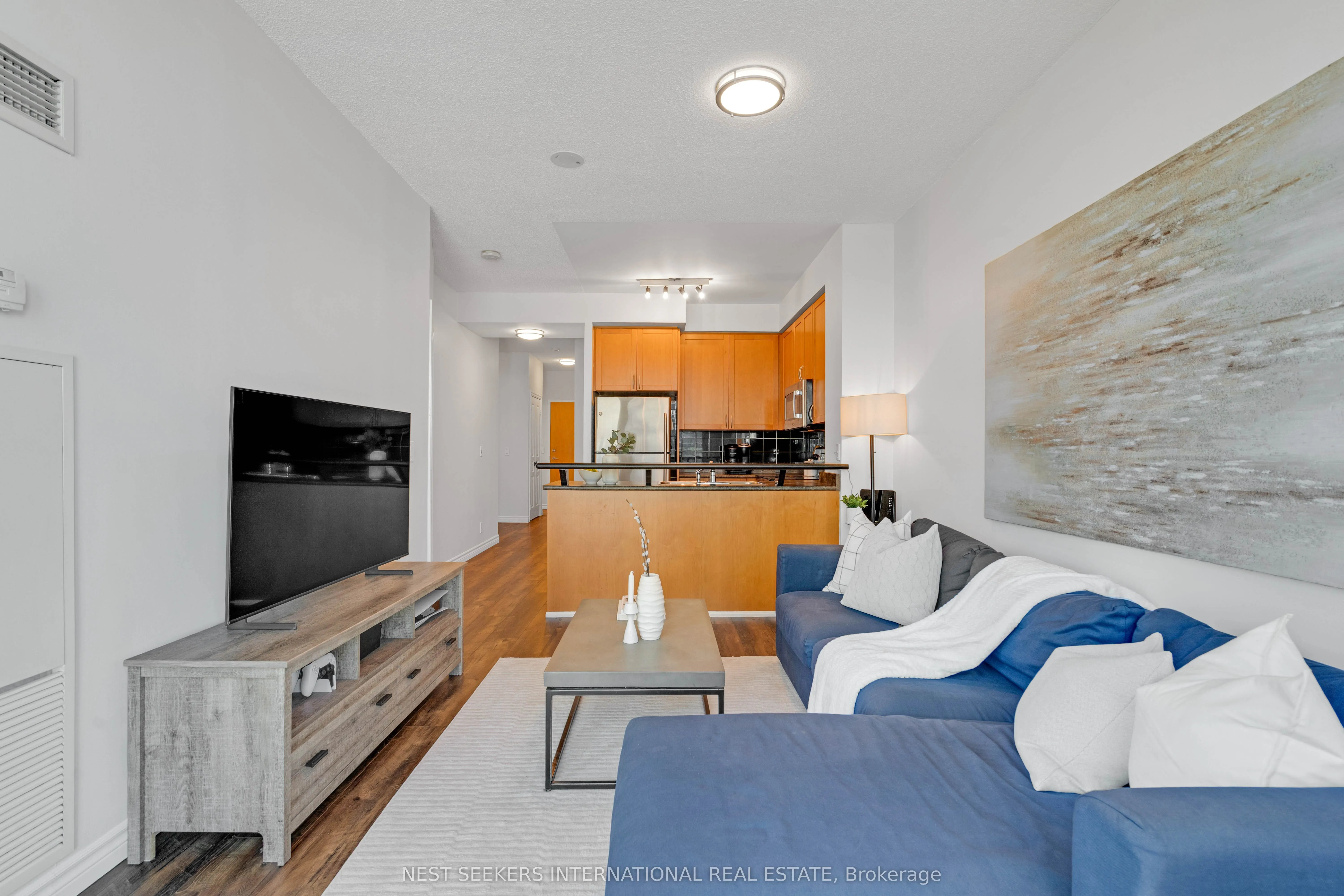 220 Burnhamthorpe Road W, #501