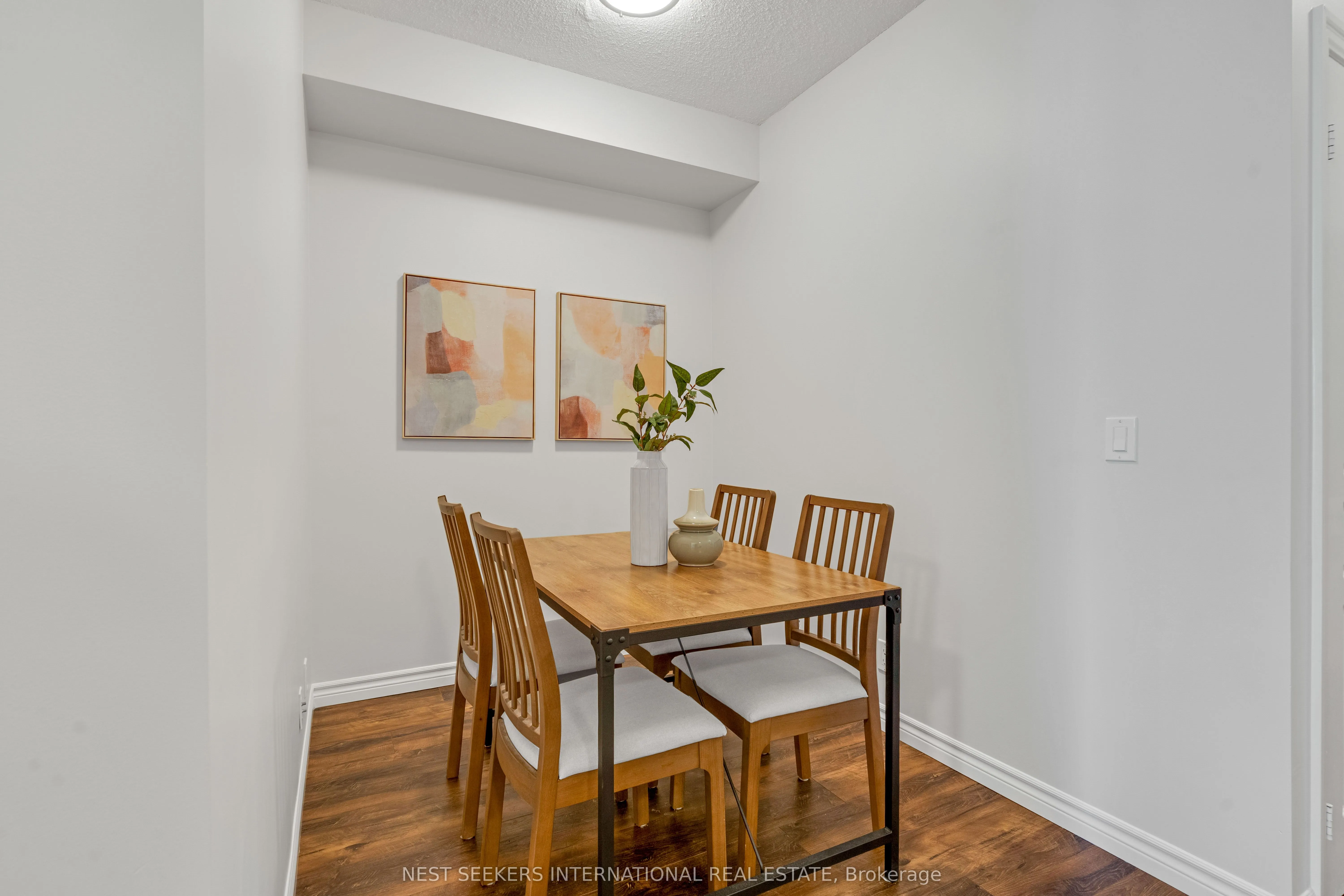 220 Burnhamthorpe Road W, #501