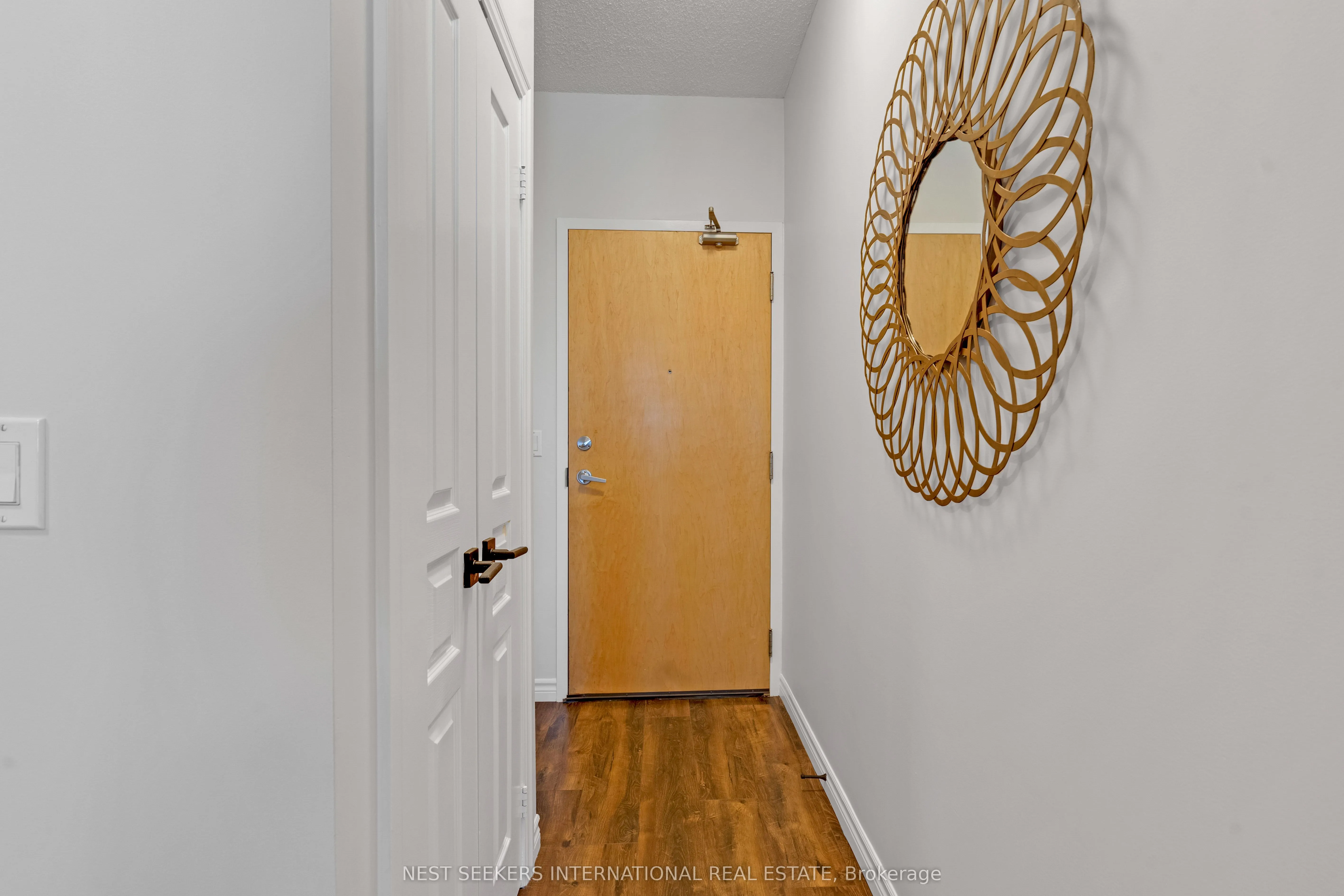 220 Burnhamthorpe Road W, #501