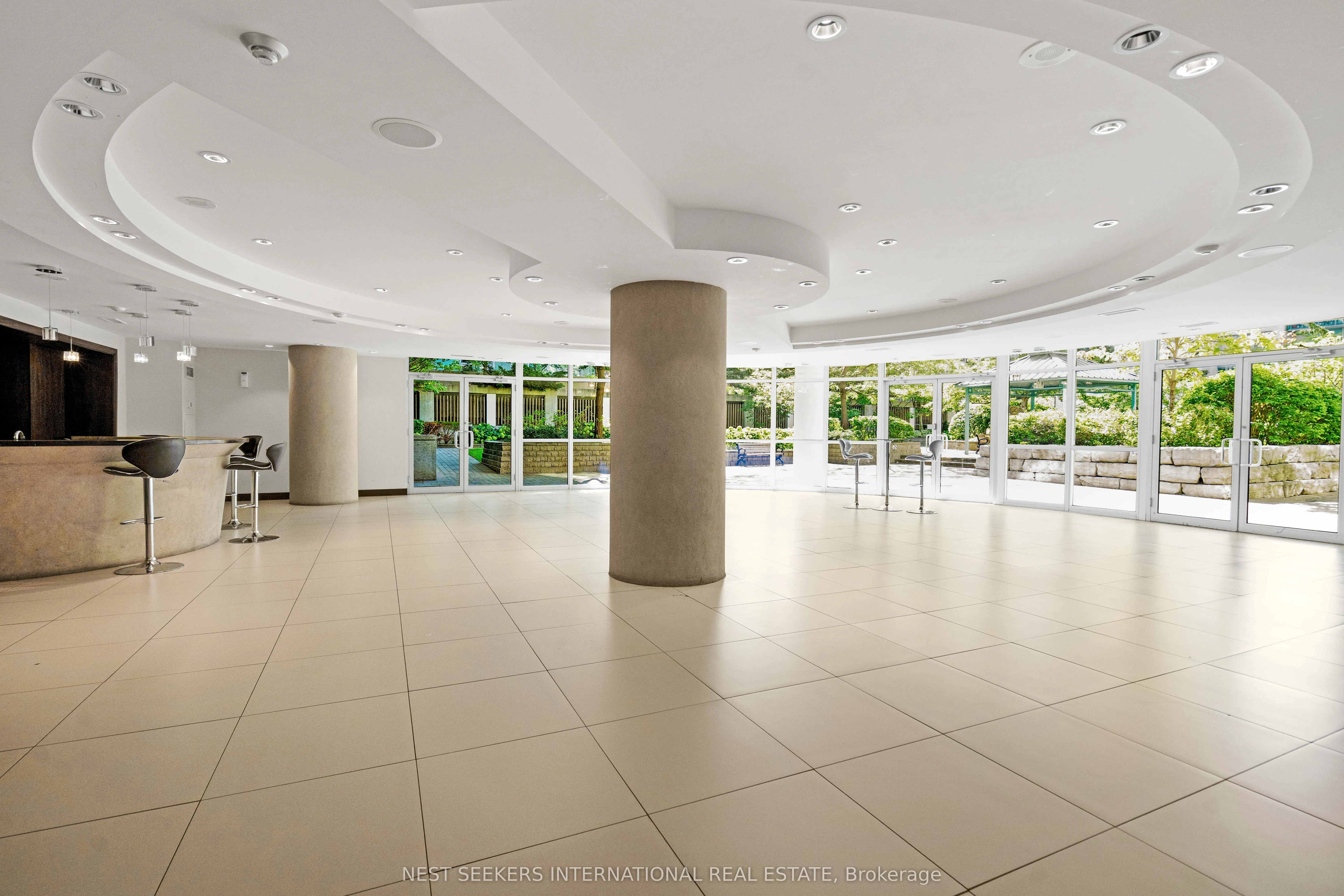 220 Burnhamthorpe Road W, #501