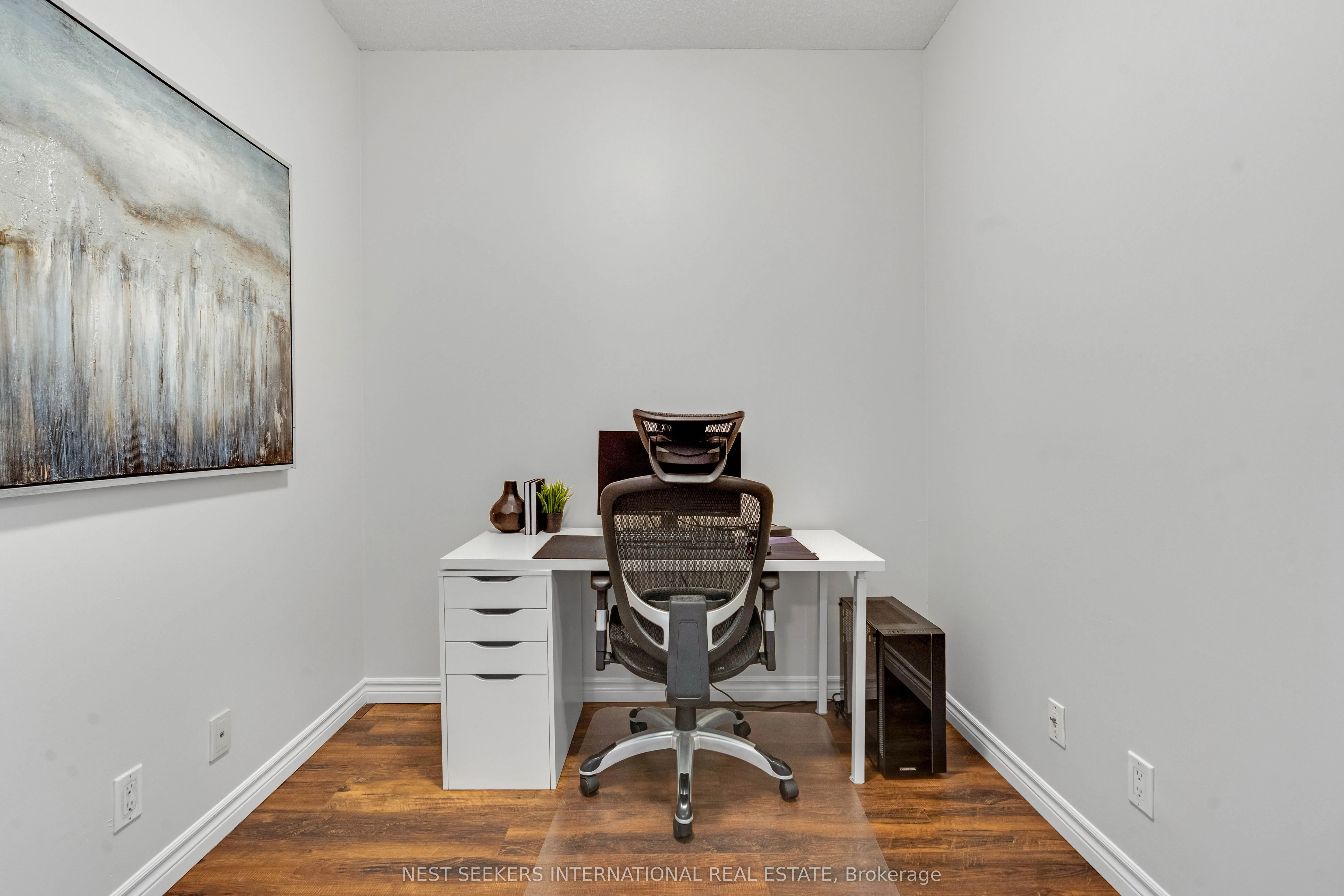 220 Burnhamthorpe Road W, #501