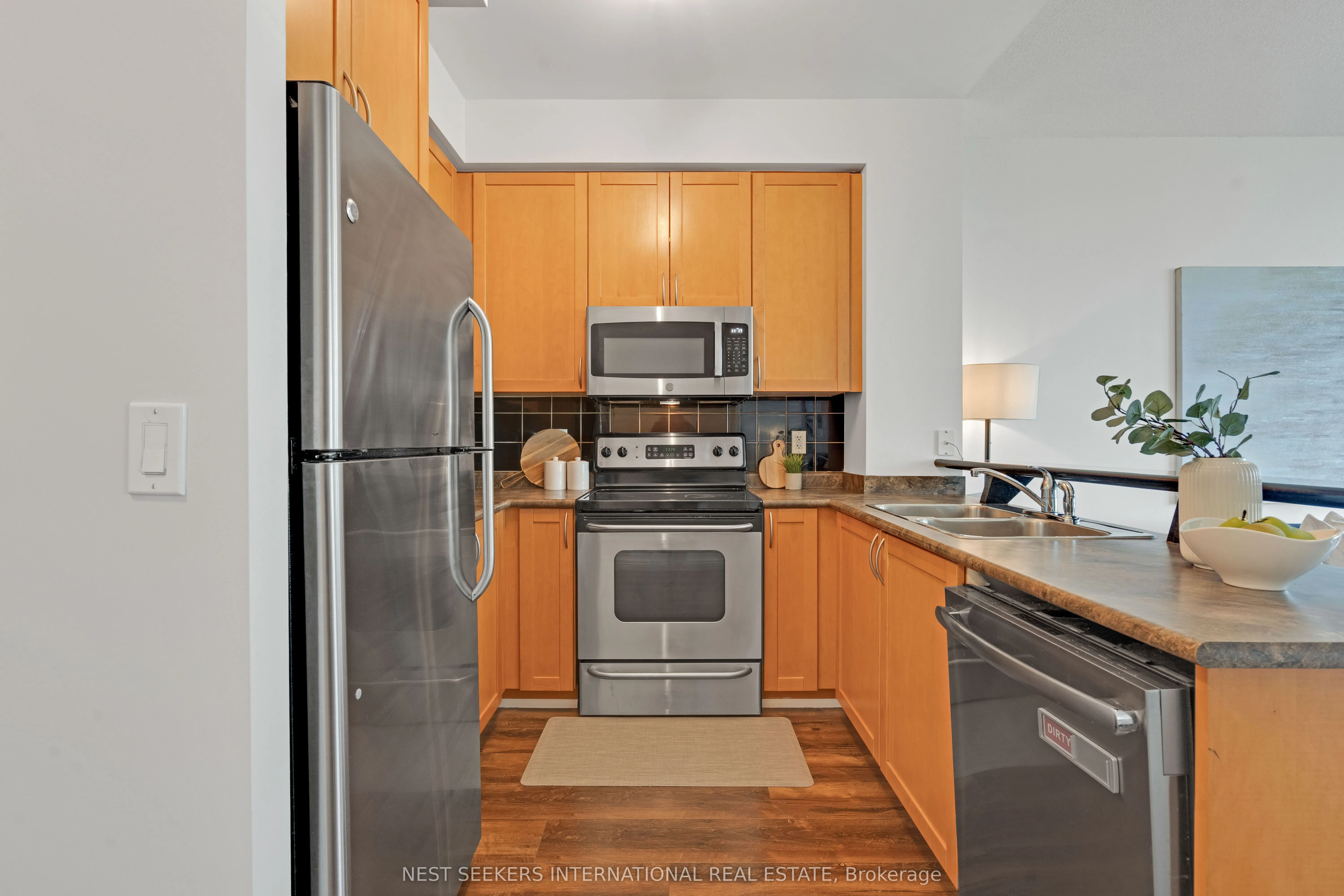 220 Burnhamthorpe Road W, #501