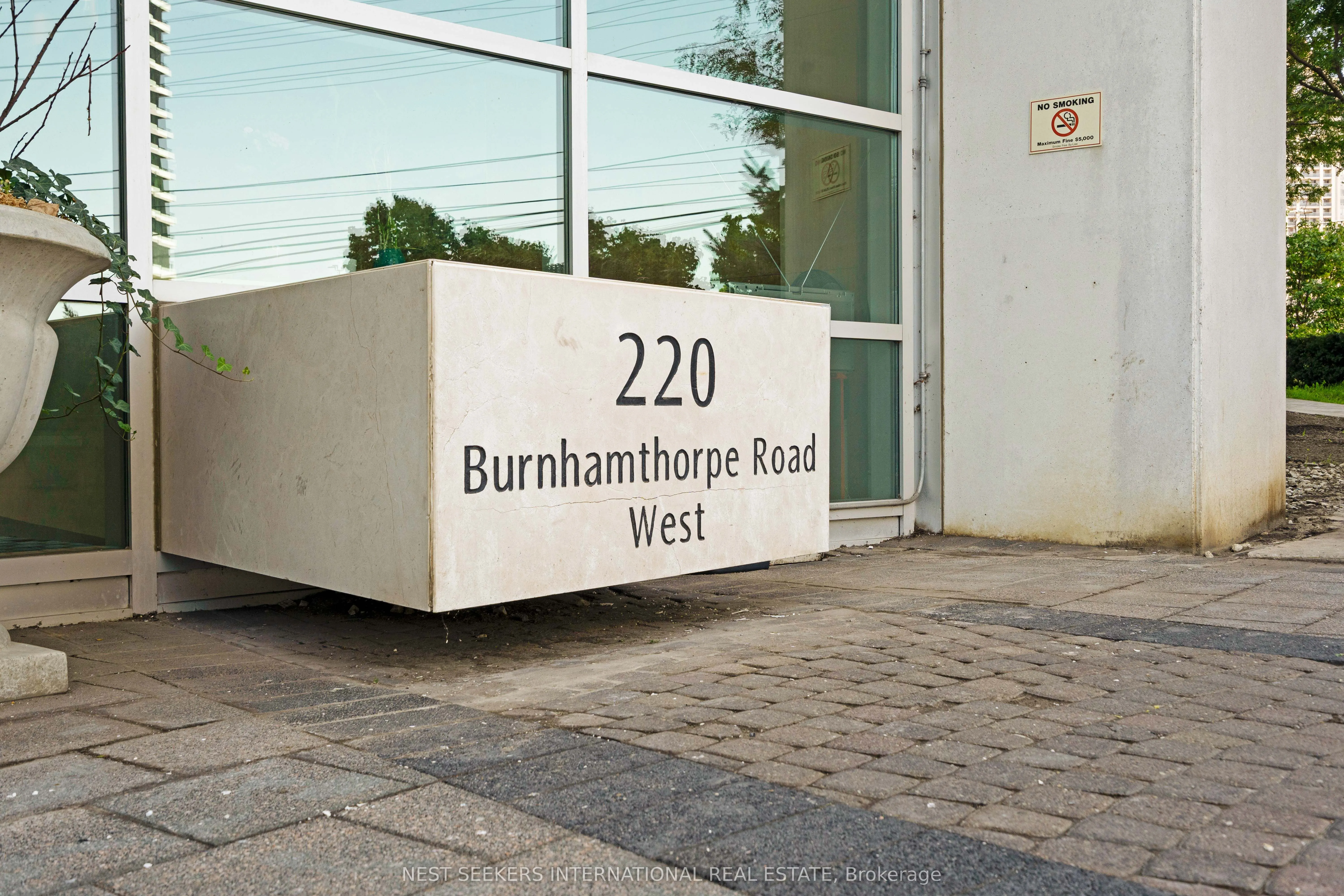 220 Burnhamthorpe Road W, #501