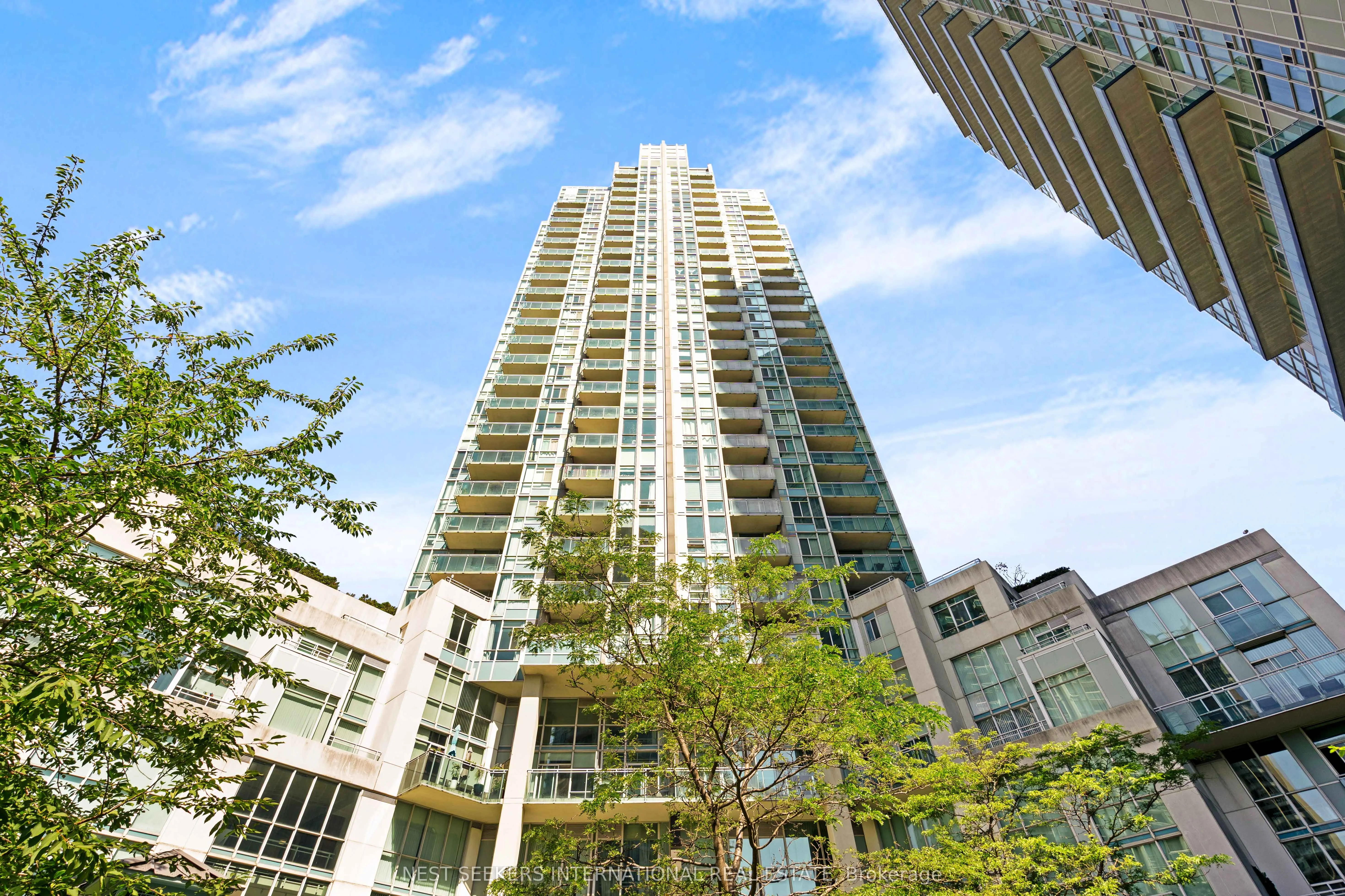 220 Burnhamthorpe Road W, #501