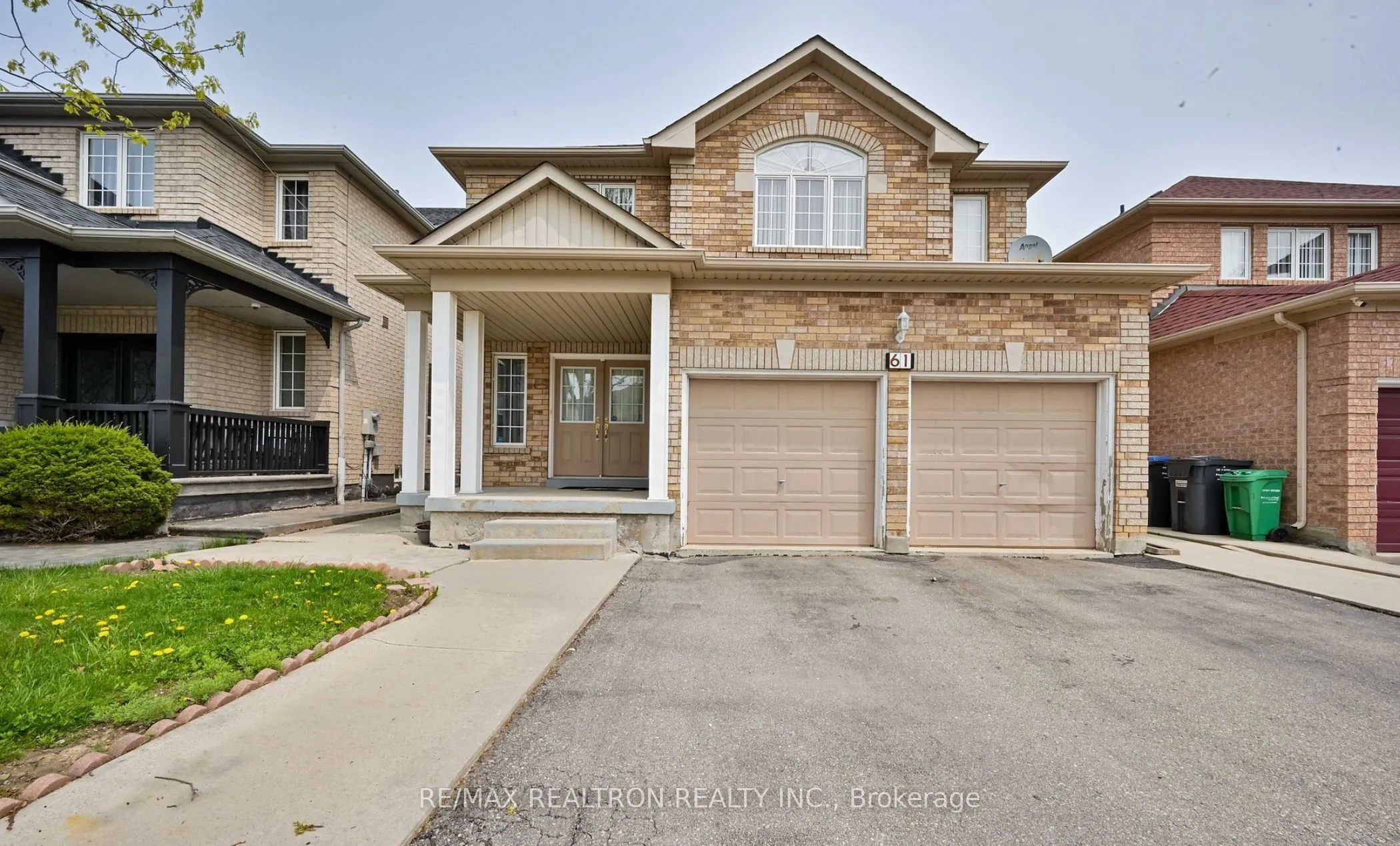 61 Fallstar Crescent