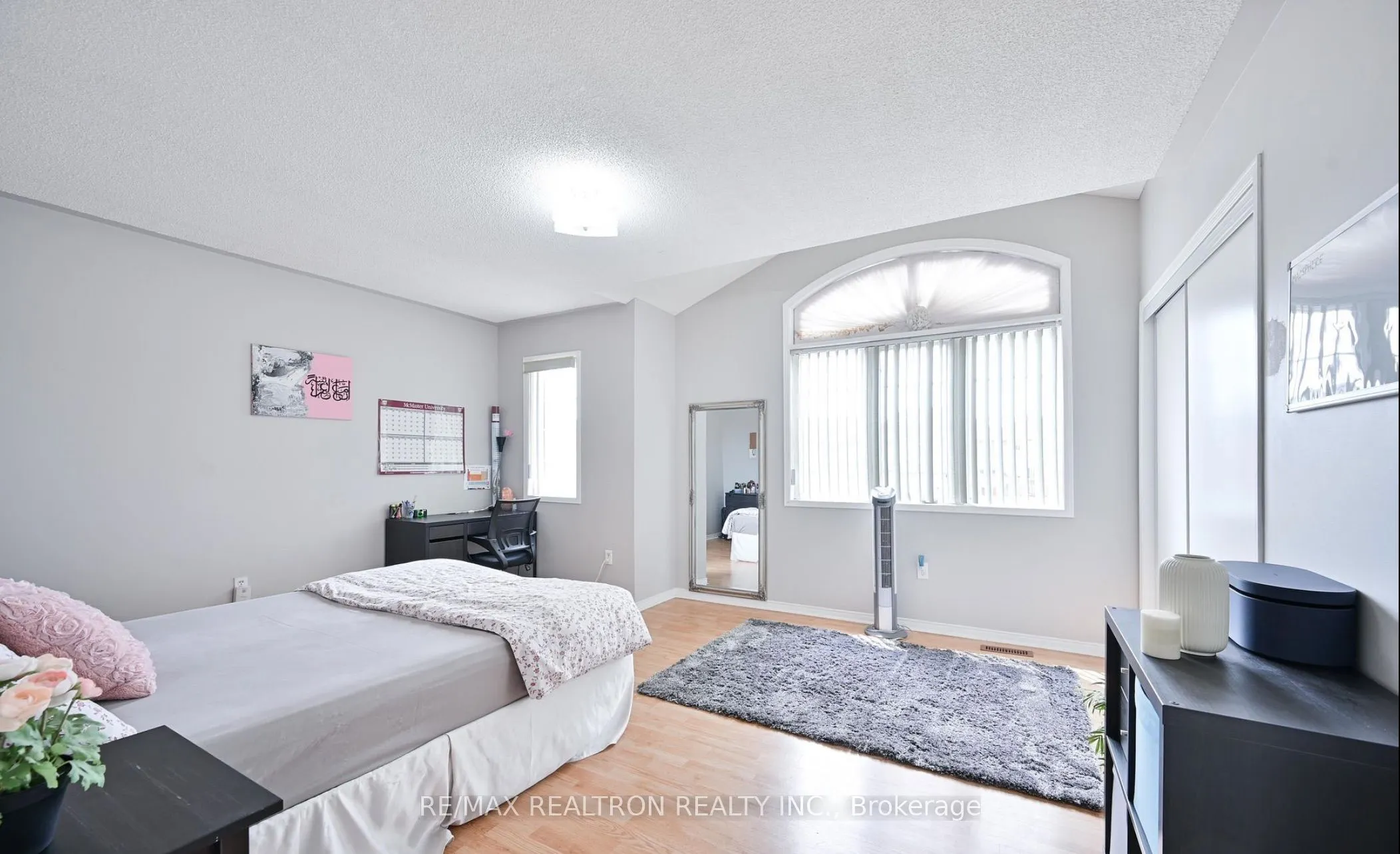 61 Fallstar Crescent