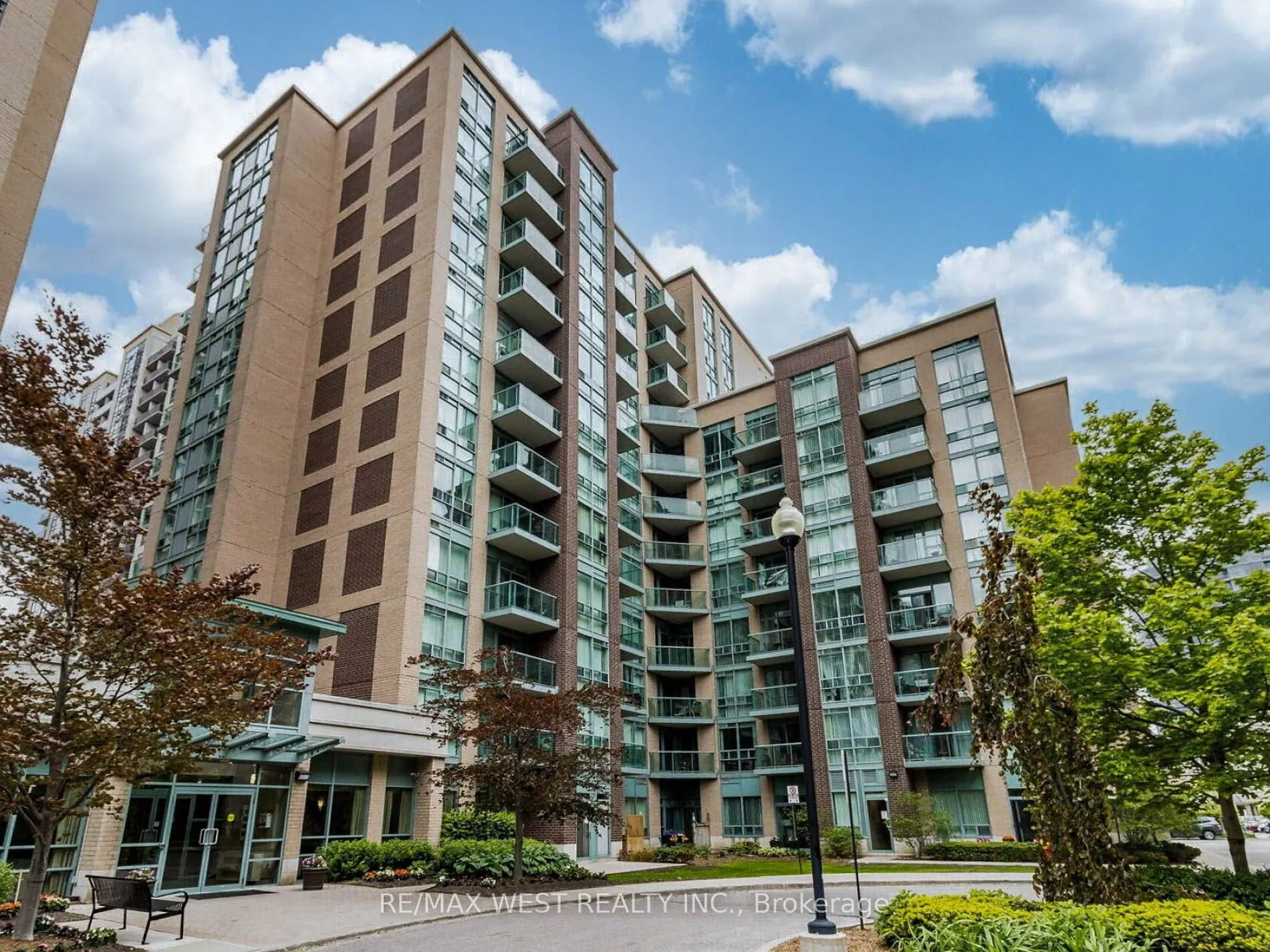9 Michael Power Place, #101