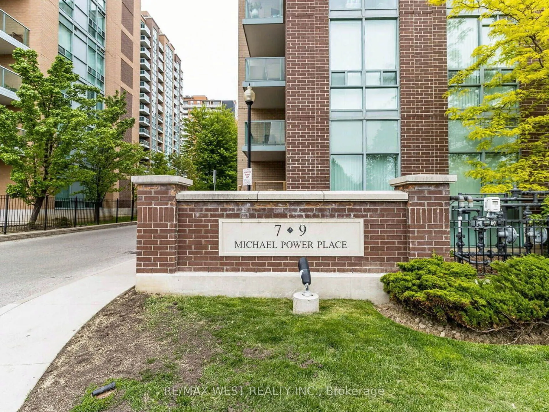 9 Michael Power Place, #101