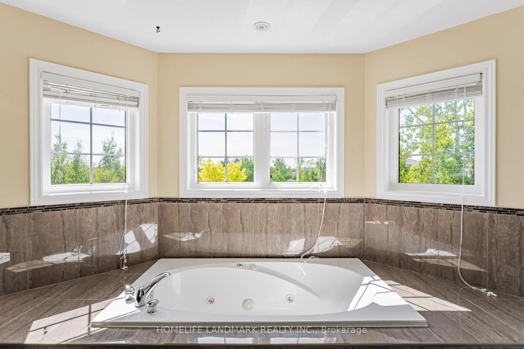 2481 Whistling Springs Crescent